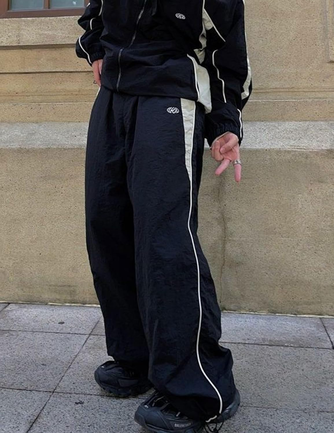 FCOOLYEET Mens Y2K Sweatpants Baggy Track Pants Streetwear Pants Harajuku Joggers Wide Leg Parachute Pants for Men image number 4