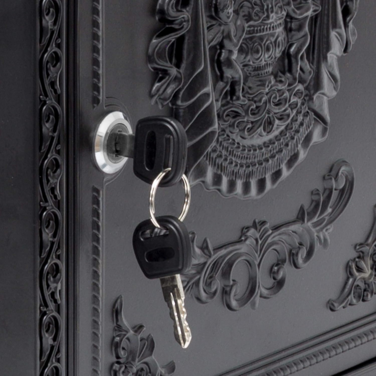 Relaxdays Antique Letterbox, 44.5 X 31 X 9.5 Cm, English-Style Wall-Mount Mailbox, Cast Aluminum, for DIN A4 Letters, with Roof, Black - Black image number 3