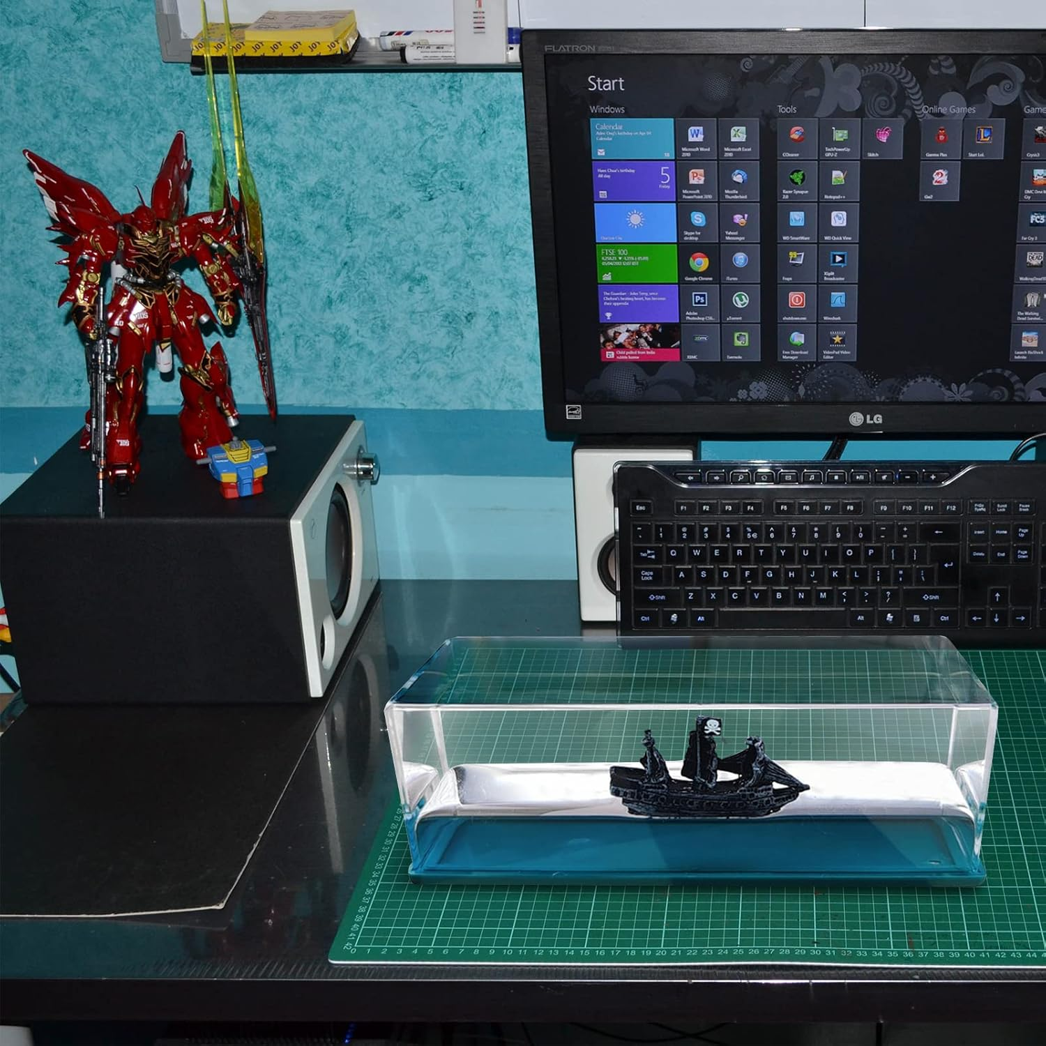 Cruise Ship Fluid Drift Bottle | Cruise Ship Toy | Unsinkable Boat in a Box | Cruise Ship Model Decoration | Desk Toy Gifts for Display Cases Home Decor