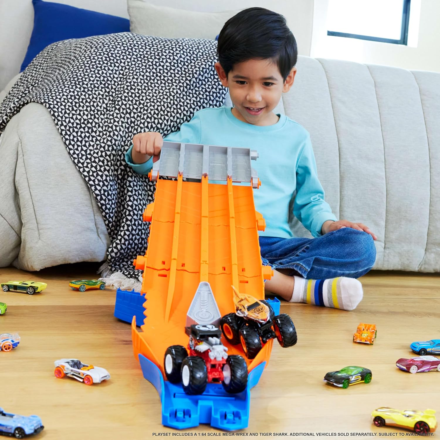 Hot Wheels Toy Monster Trucks Track Set with 1:64 Scale Mega-Wrex & Tiger Shark, Competitive Racing, Sharks Vs. Dinos Racedown Destruction Playset