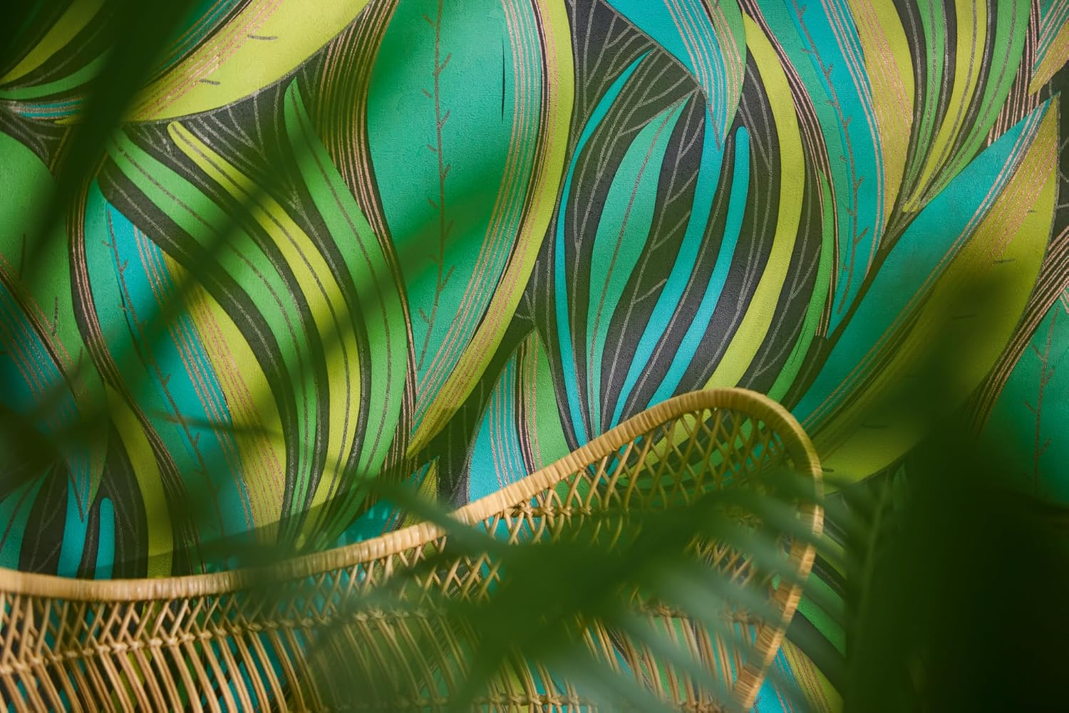 A.S. Cr&eacute;ation Livingwalls Hot Spots Motif Wallpaper 10.05 M X 0.53 M with Leaf Pattern - Green, Yellow, Turquoise, Metallic - Non-Woven Wallpaper, Wall Decoration in Tropical Style, Made in Germany