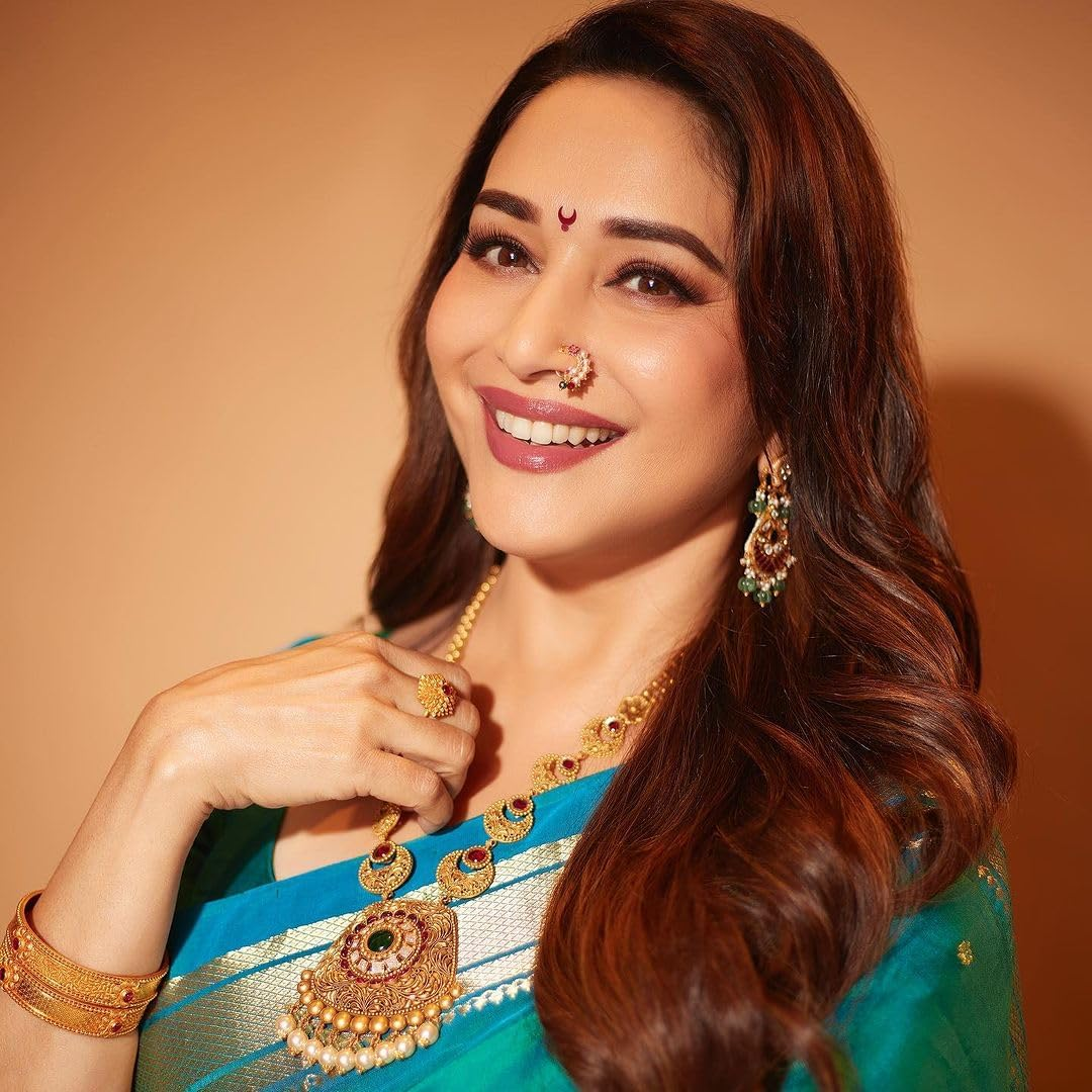 SGF11 Women'S Paithani Kanjivaram Soft Silk Saree with Blouse Piece - Rama Green image number 2