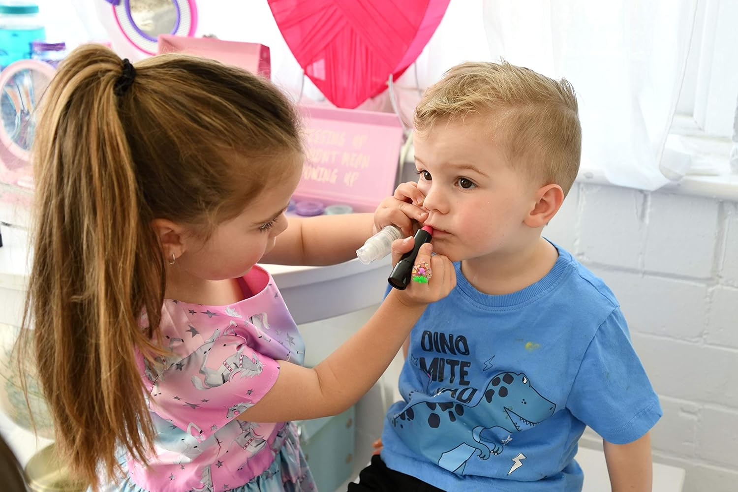 Oh Flossy FL185224 Deluxe Makeup Set