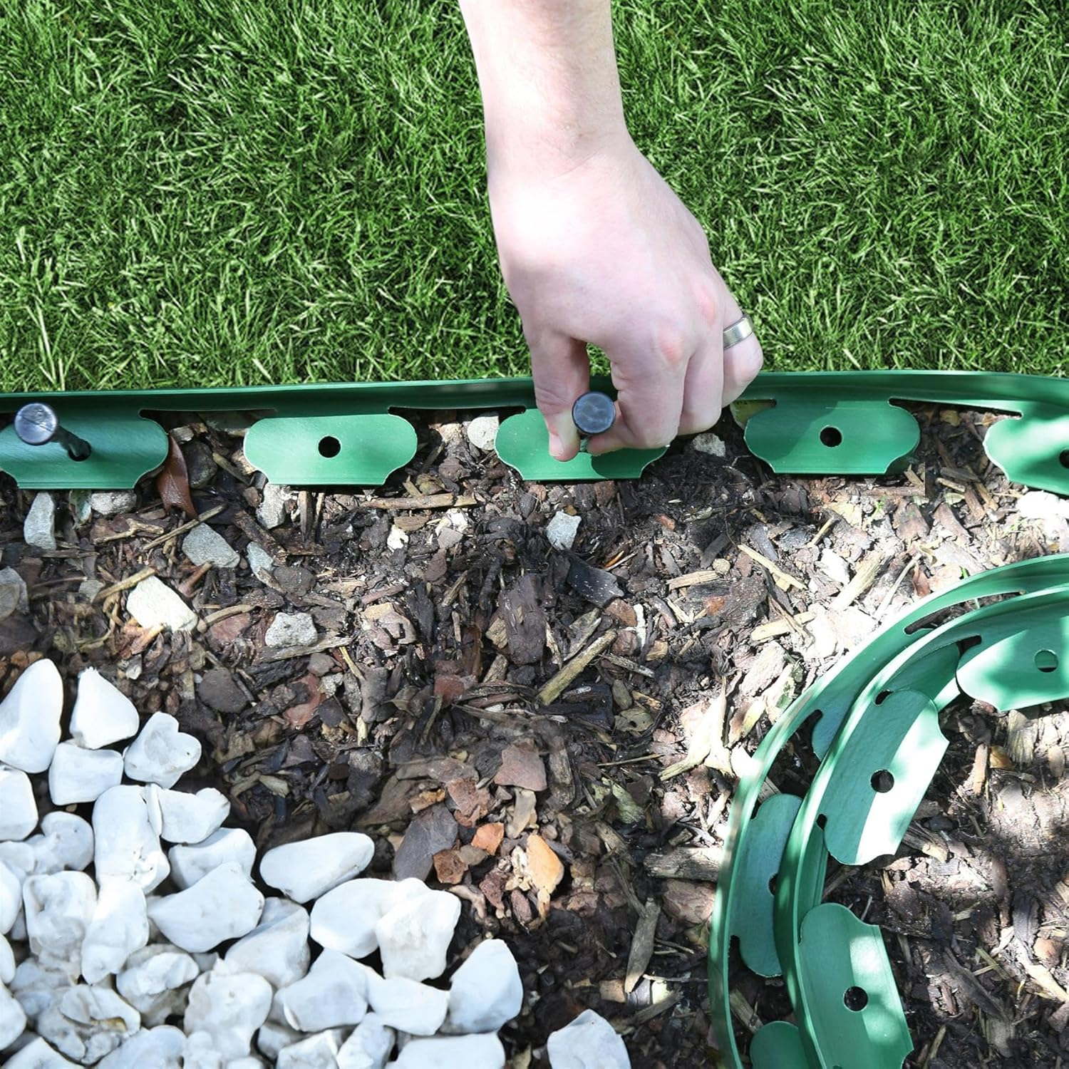 Harbour Housewares 10M Flexible Lawn Edging with 40 Pegs - Green - Plastic Garden Edging Grass Border Flower Bed Stone Path Edge Height 4Cm Patio Landscaping Divider Palisade image number 4