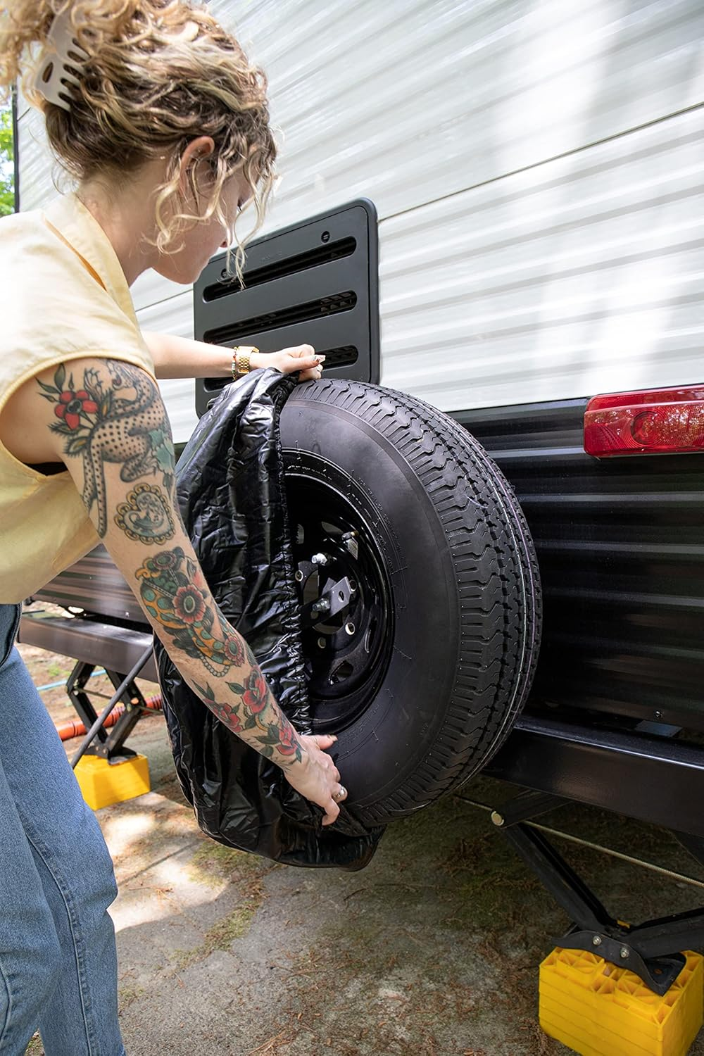 Camco Heavy Duty Leveling Blocks, Ideal for Leveling Single and Dual Wheels, Hydraulic Jacks, Tongue Jacks and Tandem Axles (4 Pack) image number 3