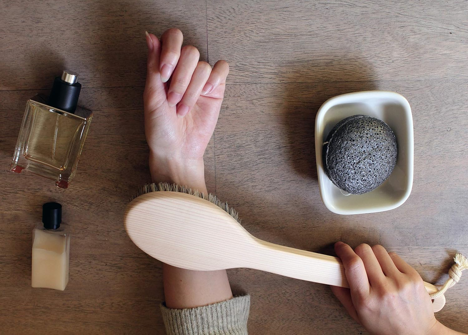 Japanese Body Brush for Bath or Dry Brushing, Exfoliation, Cellulite Treatment, Long Handle, Hard image number 4