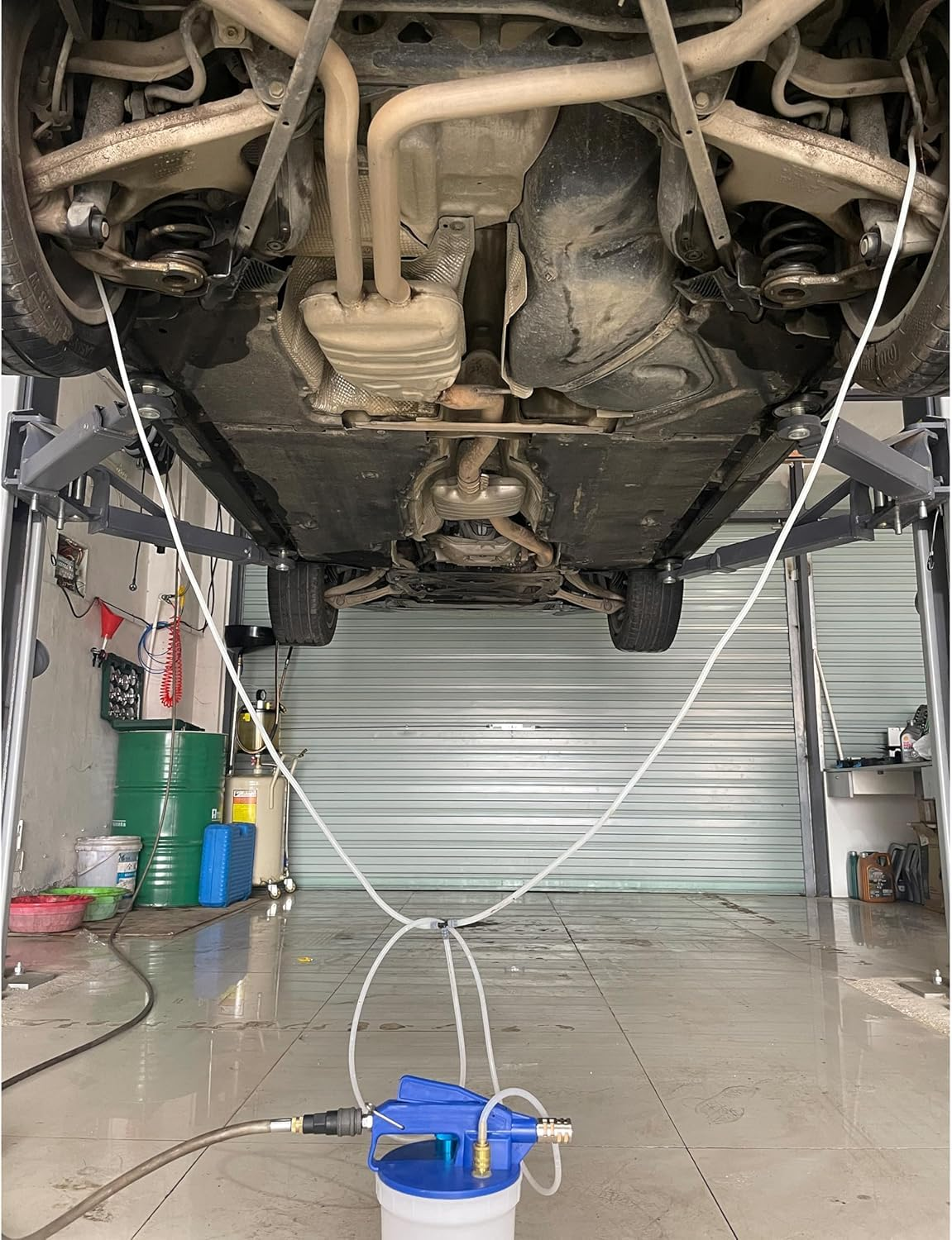 Brake Fluid Air Release Tool, 33.8 Fl Oz (1 L) Brake Fluid Supplier, 2 L Vacuum Brake Bleeder, Oil Change, Pneumatic Brake Bleeder, Air Release, Brake Fluid Replacement Set, for Brake Fluid Refilling image number 2