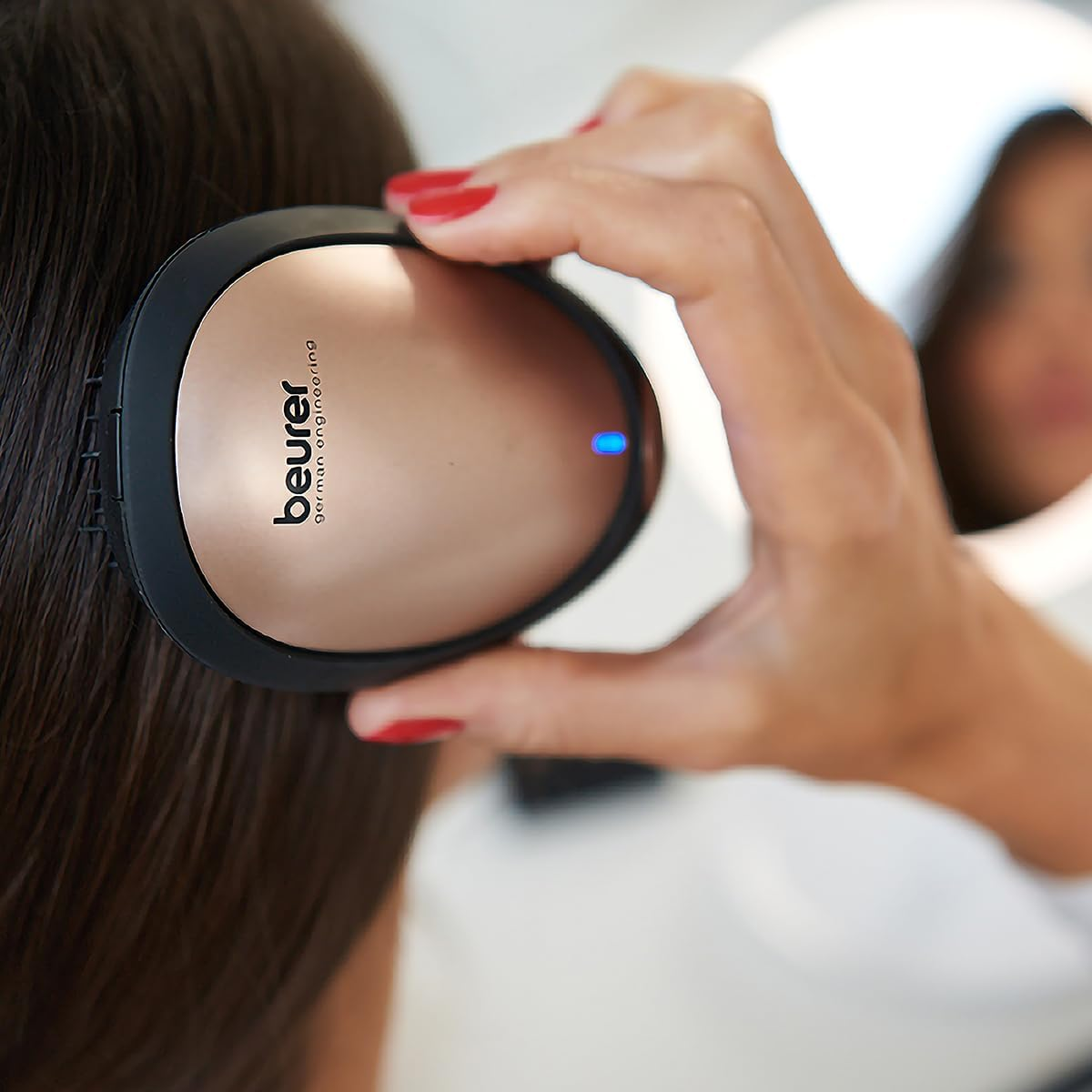 Beurer Electric Detangling Brush with Negative Ion Technology | Straightening Brush for Frizz-Free, Smooth Hair image number 3