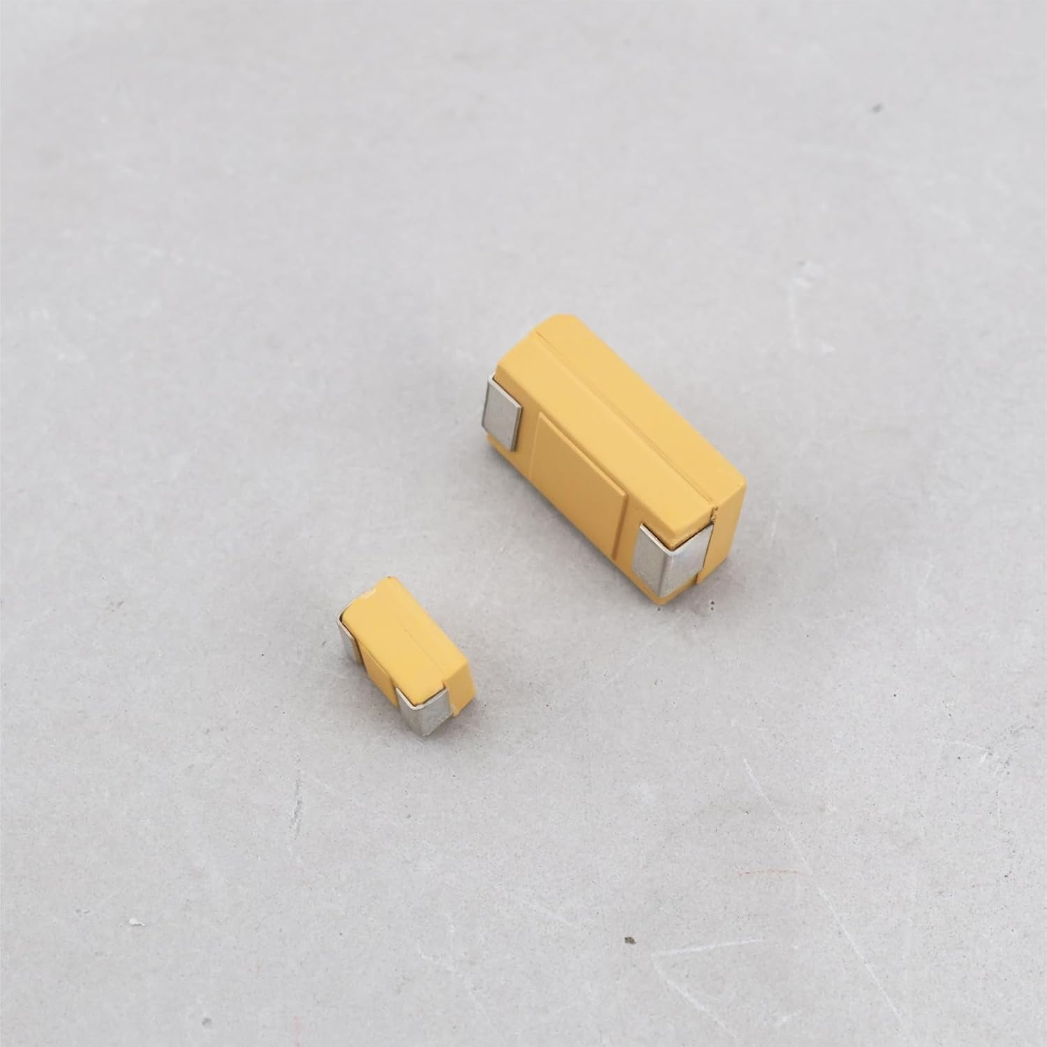 Emsea 3Pcs 687J 226D 107A Surface Mount Tantalum Capacitor Replacement Kit 6.3V-680Uf 20V-22Uf 10V-100Uf Compatible with Game Boy image number 2