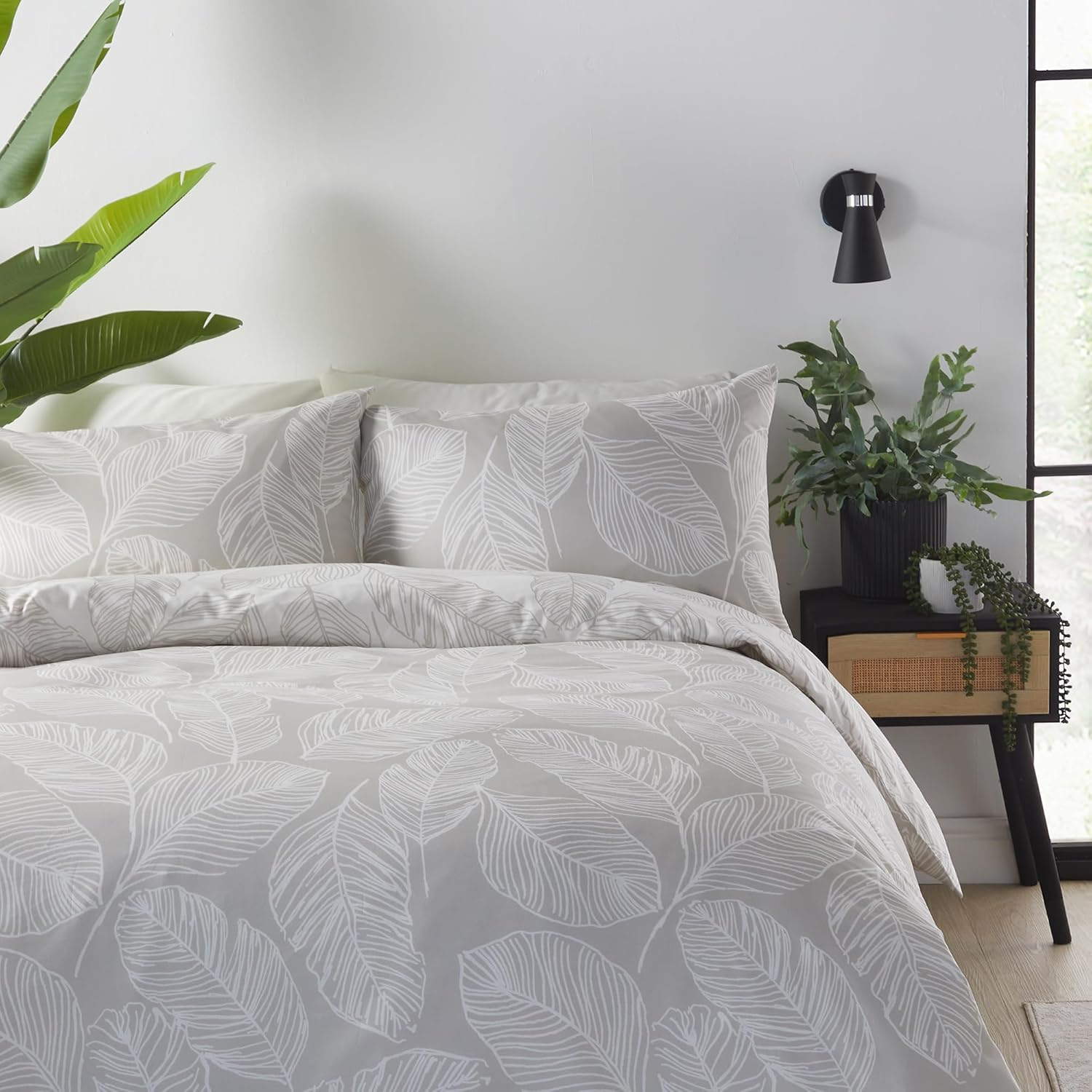 Fusion Natural Leaf Duvet Cover - Double Bedding Size (200 X 200Cm) - Reversible Design (White Colours) - Linen Leaves Print - Matteo Collection image number 5