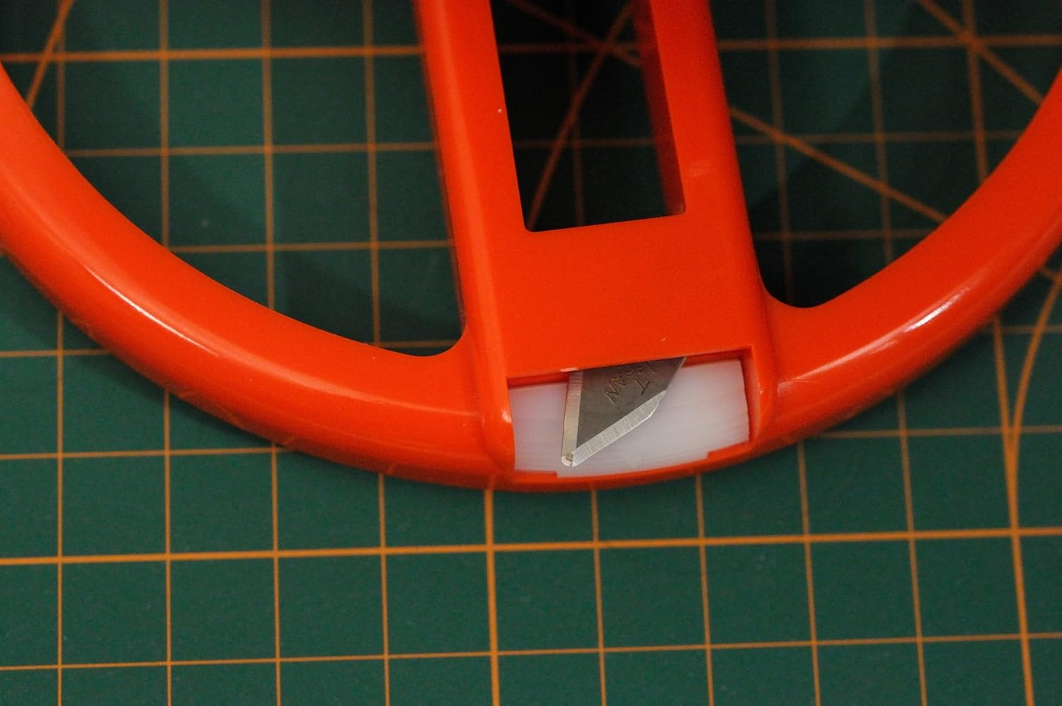 NT Cutter Heavy-Duty Circle Cutter, 1-3/16 Inches 6-5/16 Inches Diameter, 1 Cutter (C-2500P) image number 2