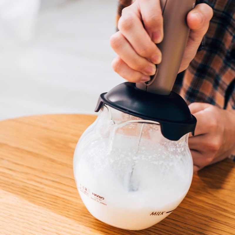 Hario Qto Electric Milk Frother with Server, 100Ml, Brown image number 5
