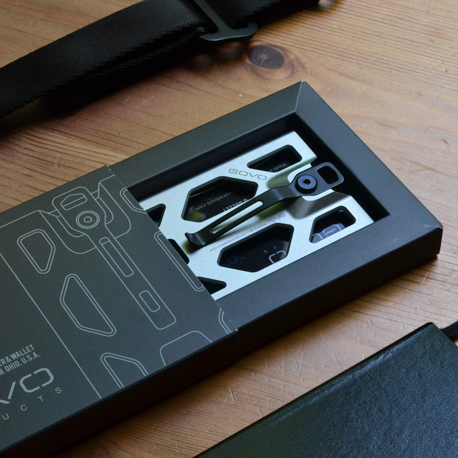 GOVO Badge Holder/Wallet_Metal Durable ID Card Holder with Metal Clip and 4 Cards Slot Aluminum Silver Silver image number 2