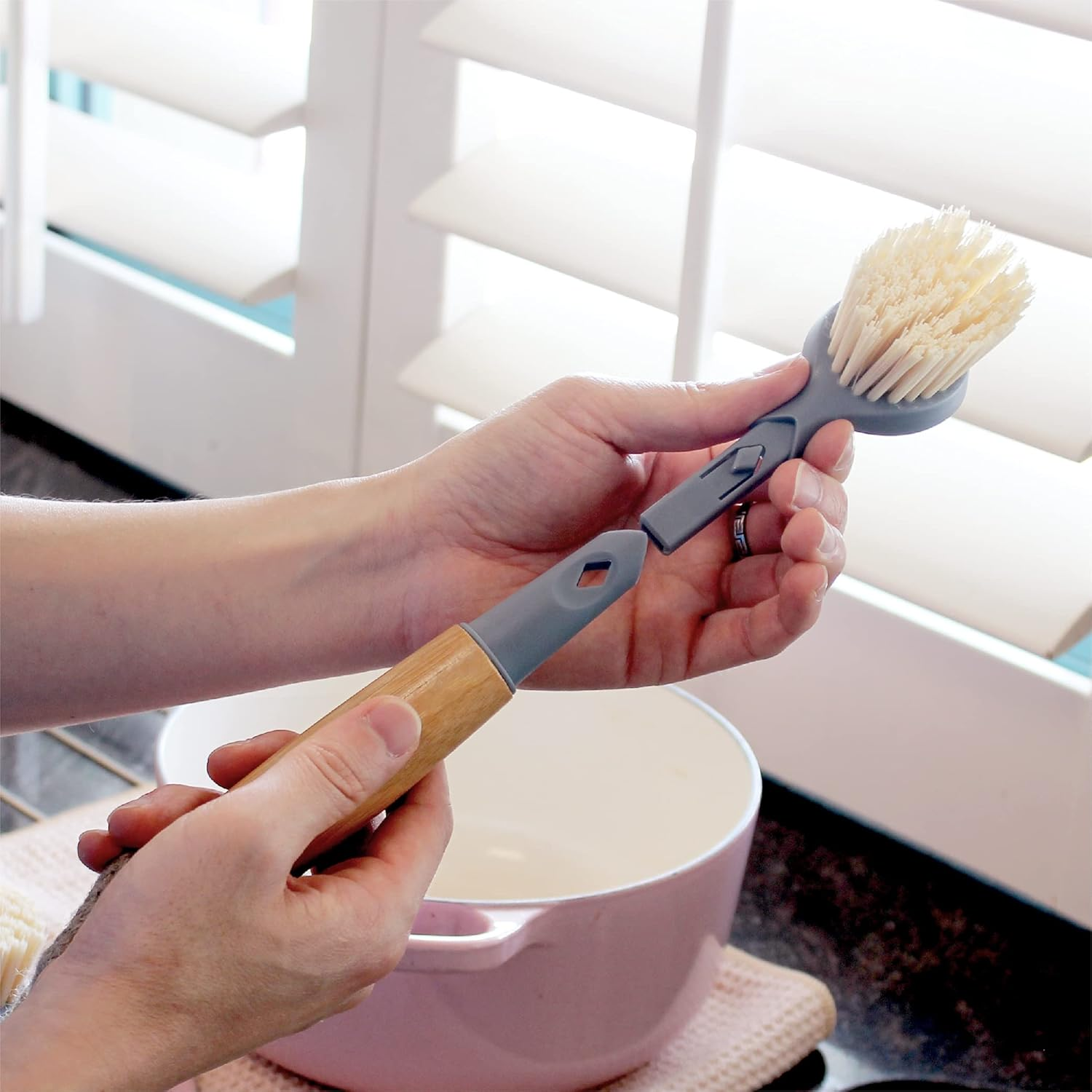 White Magic Eco Basics Replaceable Dish Brush (Pack of 2) image number 4