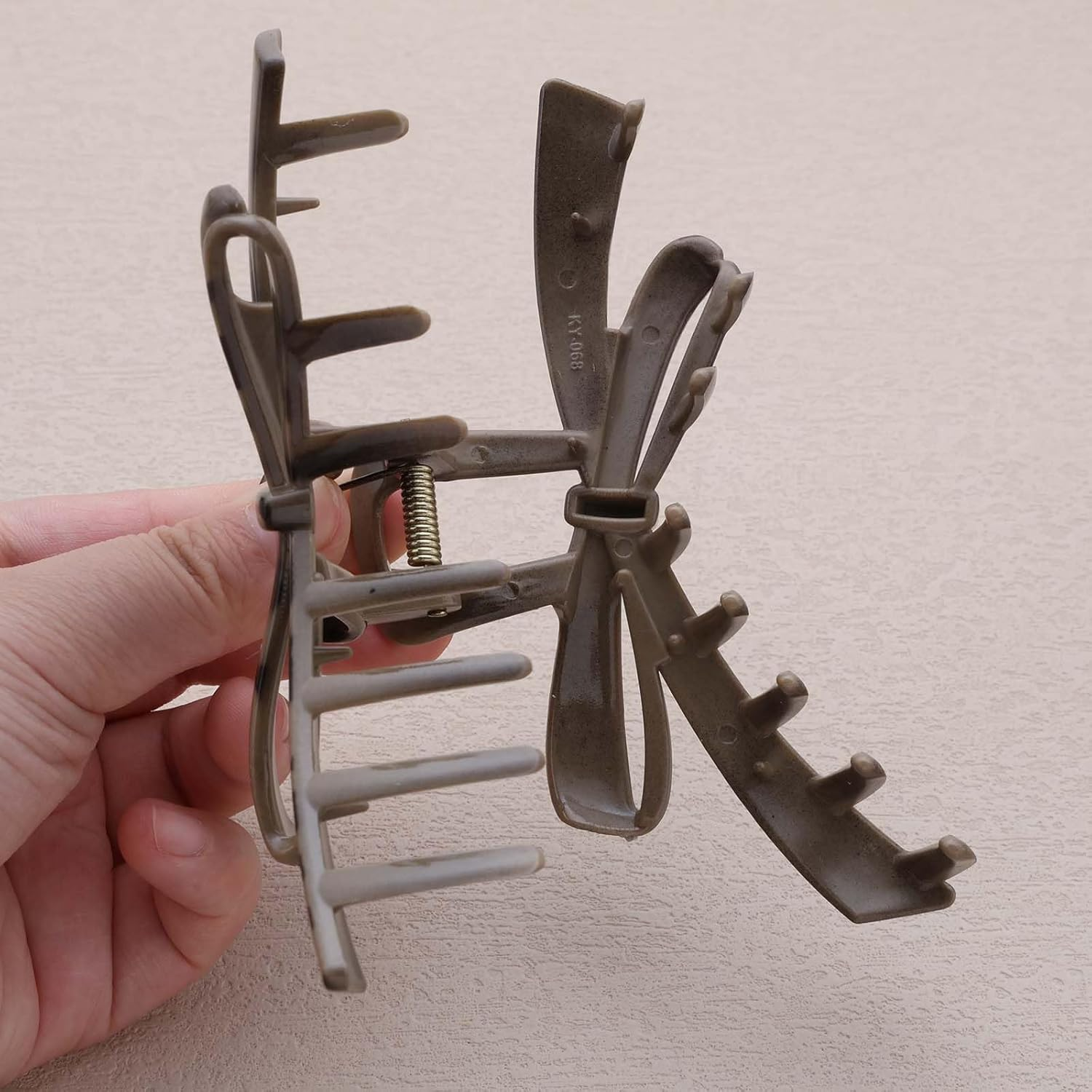 Inateannal Vintage Large Bow Claw Clips Large Turtle Plastic Hair Claw Acrylic Leopard Print Hair Clips Thick Curly Non-Slip Hair Clips Strong Hold Bow Hair Accessories image number 6