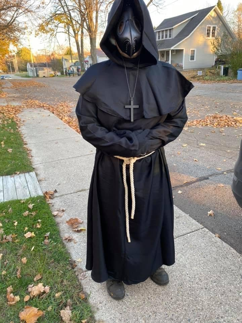 Medieval Costume Halloween Costumes Men Witch Hooded Robe Cloak Vampire Cape with Hood image number 1