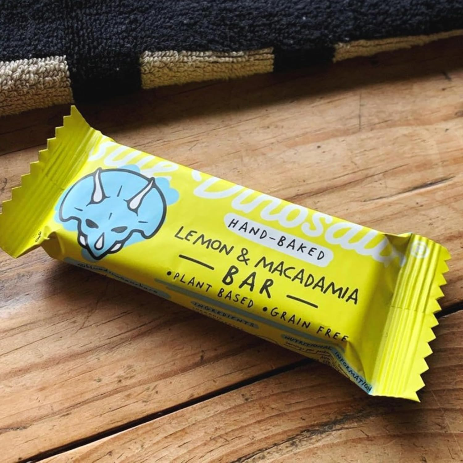 Blue Dinosaur Lemon & Macadamia Bars 12 X 45 G