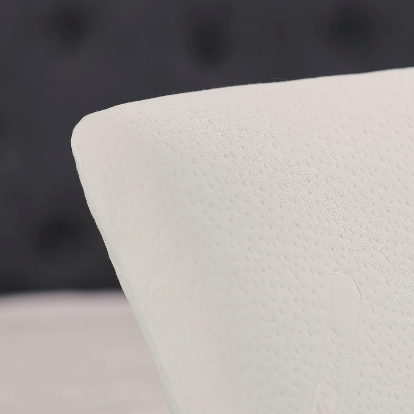 Tontine Comfortech Coolmax Memory Foam Pillow &ndash; Medium Height, Softness & Support, Washable & Removable Moisture-Wicking Cover, Anti-Microbial Protection, Hypoallergenic for Restful Sleep