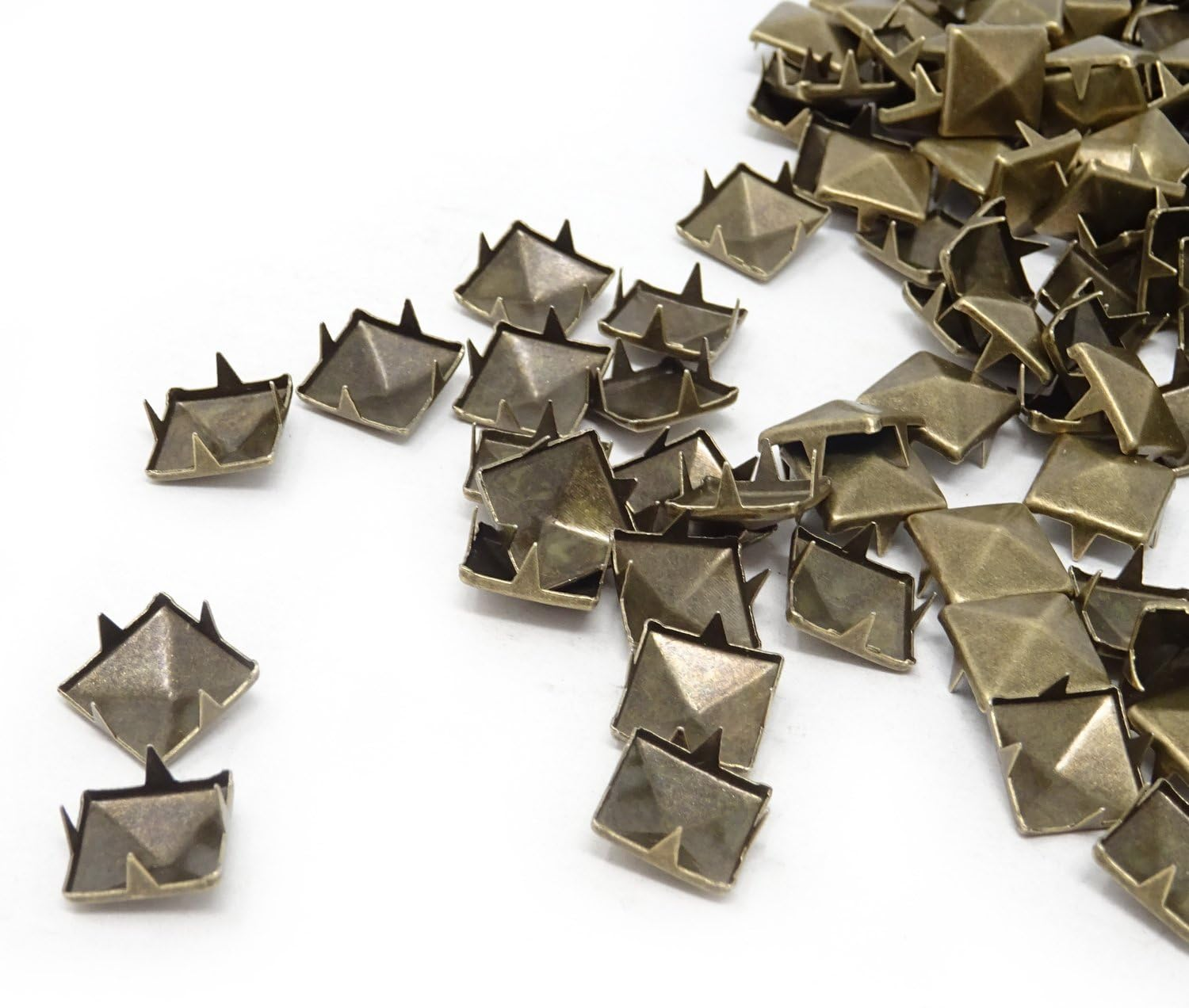 Honbay 200PCS 10Mm Antique Brass Nailheads DIY Metal Punk Spikes Spots Square Pyramid Studs for Leathercraft image number 5
