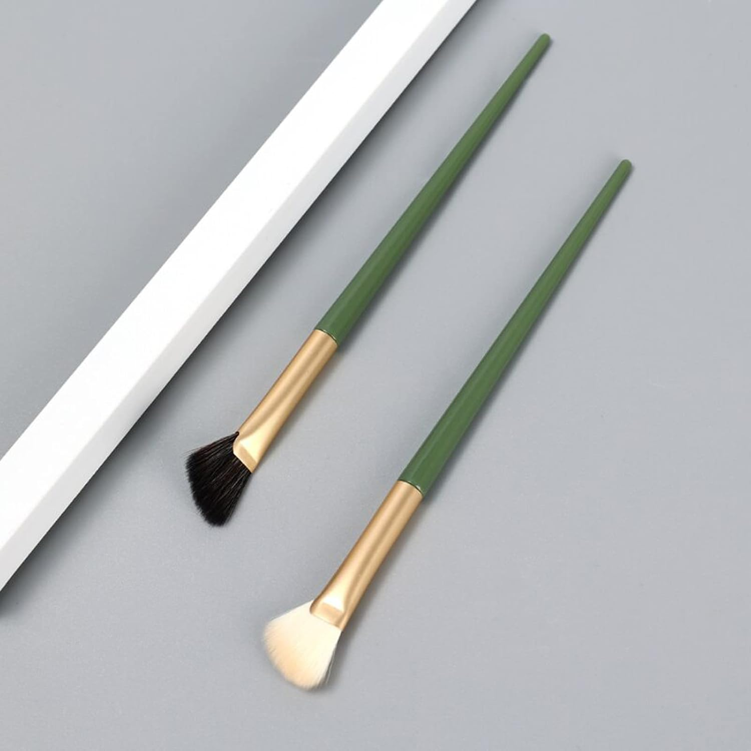 Half Fan-Shape Nose Shadow Brush,Angled Contour Makeup Brush,Professional Highlighter Blush Make up Tools,2Pcs