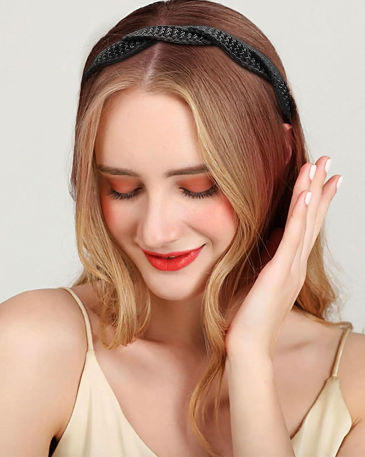 IPNSDON Set of 2 Hair Bobbles for Women, Braided Hair Scrunchies, Retro Toothed Hair Scrunchies, Fashion Hair Accessories for Women and Pink Comb for Daily Grooming image number 4