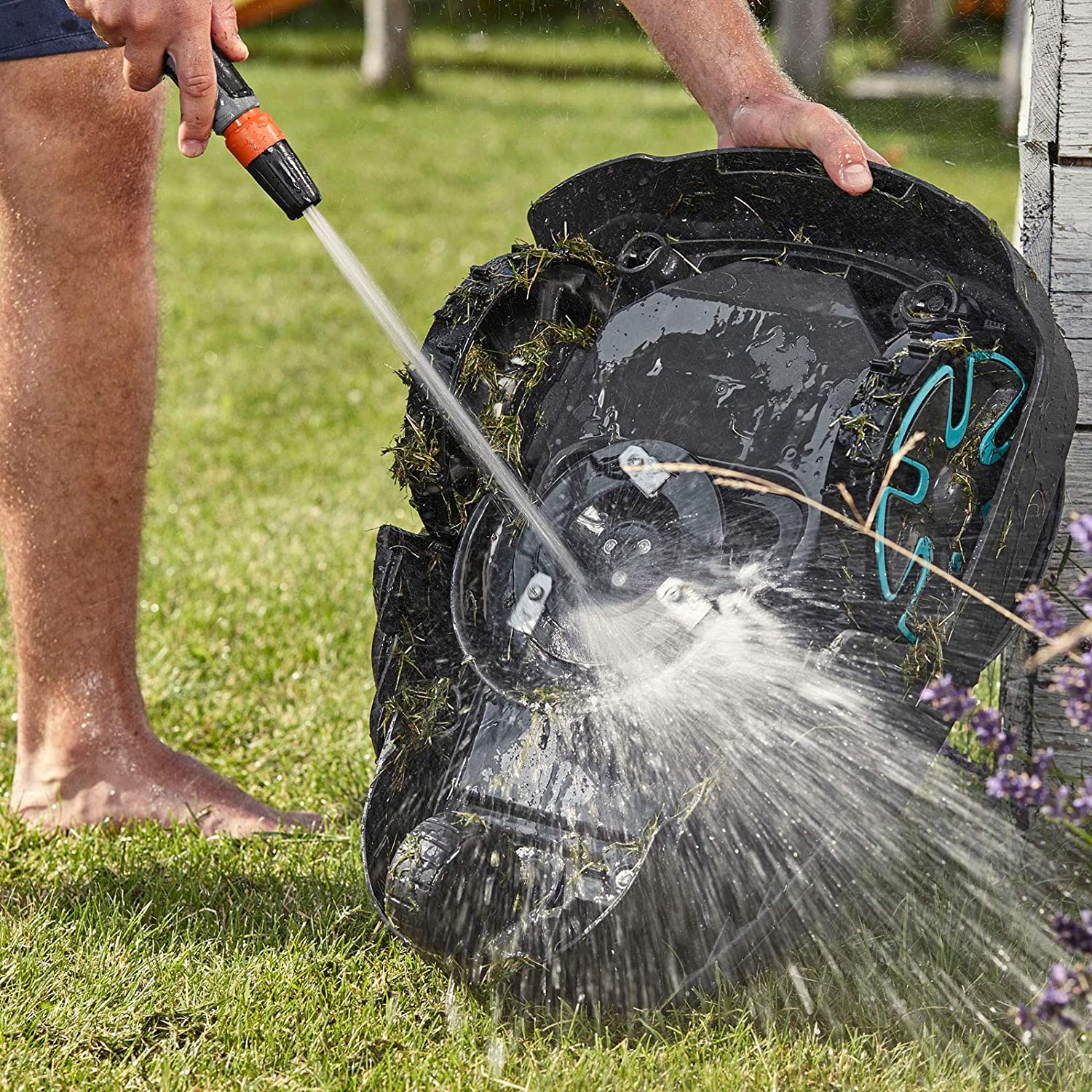 Gardena SILENO City 500 Robotic Lawnmower image number 1