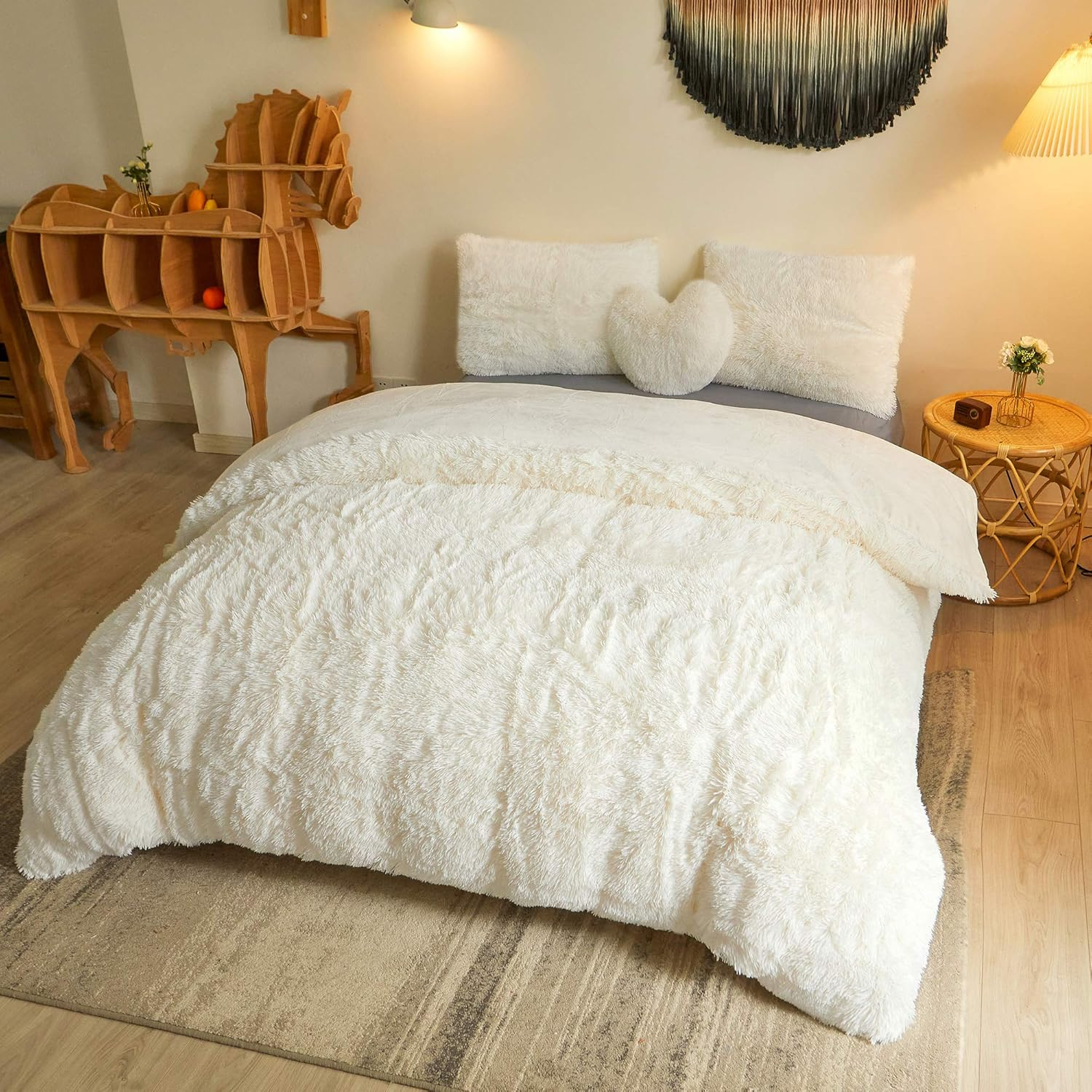 MEGO Luxury Shaggy Plush Duvet Cover Set, Soft 3 Pieces Fluffy Faux Fur Comforter Cover Set, Fuzzy Velvet Bedding Set Queen Size(1 Furry Duvet Cover + 2 Pillow Cases), Zipper Closure(Queen,White)