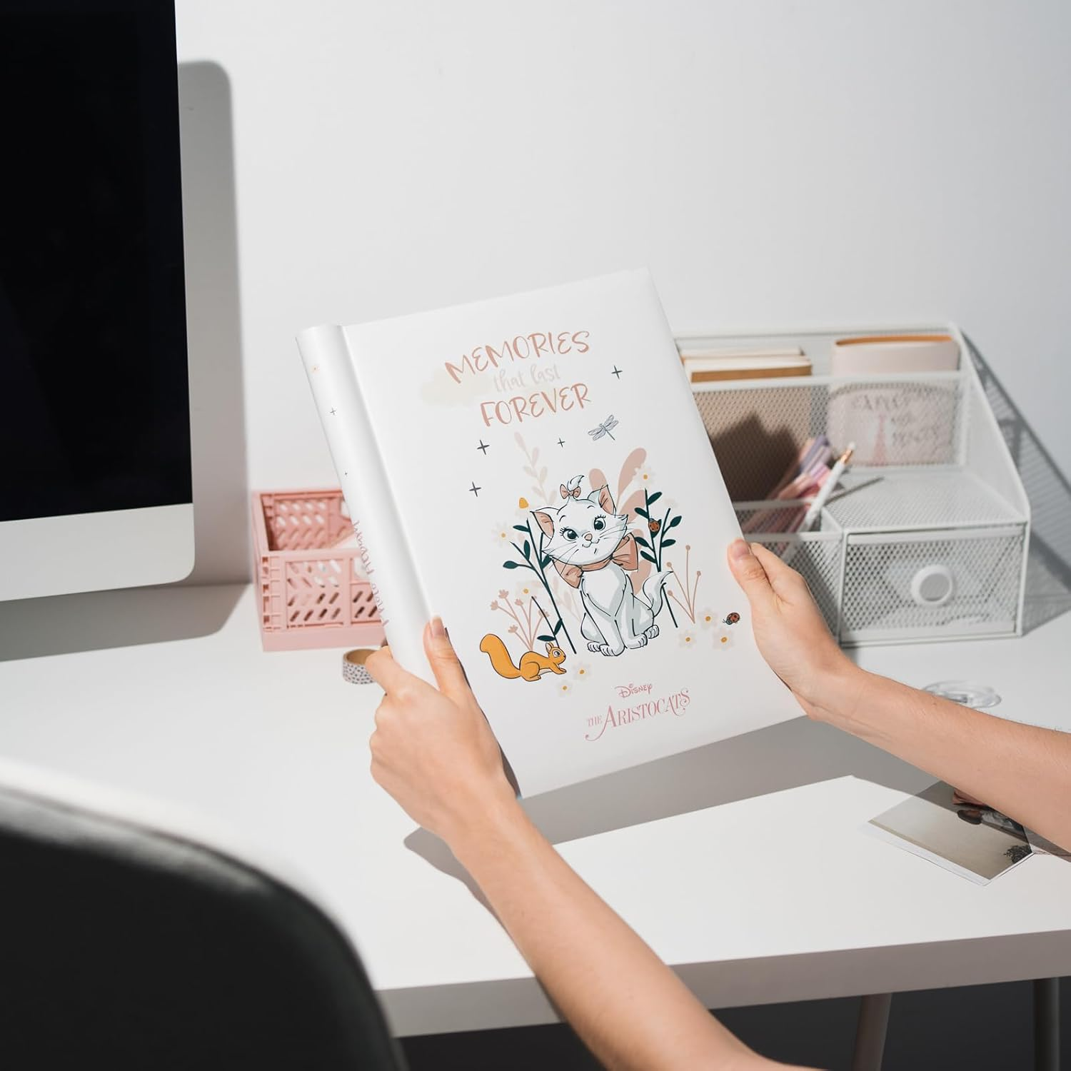 Grupo Erik Photo Album Self Adhesive Disney the Aristocats | 9X12 Inches - 24X32 Cm, 15 Double Sided Pages, Polaroid Photo Album, Scrapbook, Memory Book, Travel Gift Ideas, Disney Gifts for Cat Lovers image number 4