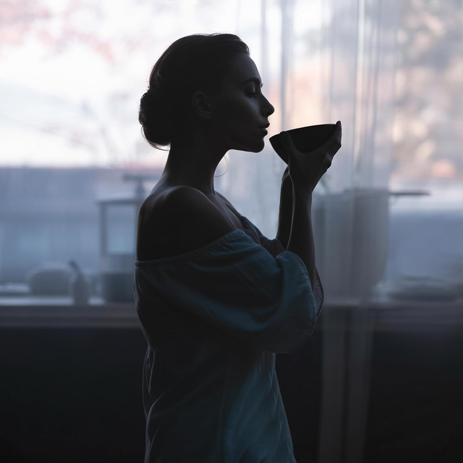 Traditional Japanese Matcha Tea Ceremony Set, 7-Piece Premium Ceramic Bowl and Bamboo Whisk Kit, with Scoop, Holder, Sifter, Rest, Tea Towel (Green)