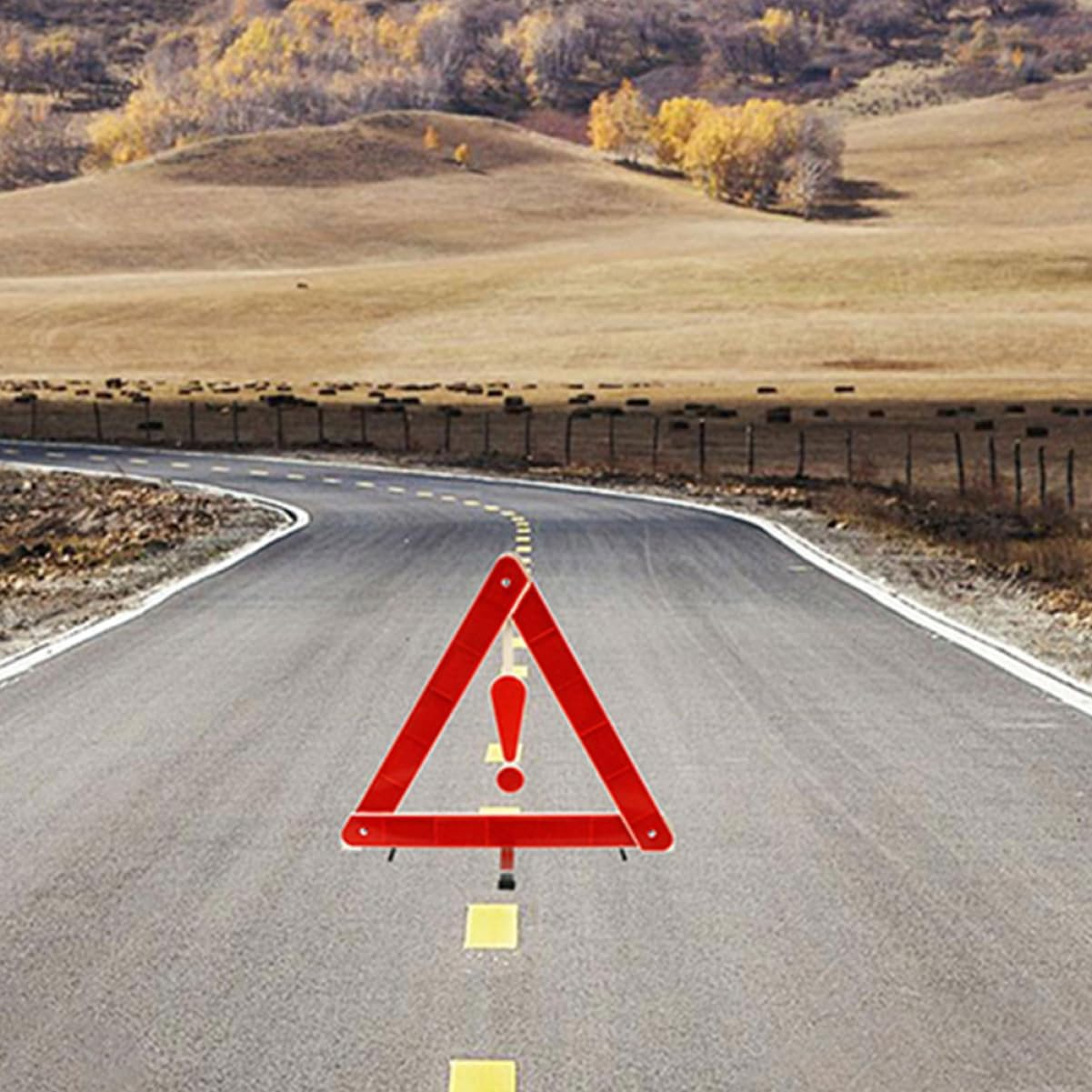 3Pcs Foldable Emergency Triangle Safety Signs for Vehicles with Non-Skid Base Reflective High Brightness Warning Triangles for Roadside Visibility and Breakdown Emergency Use image number 4