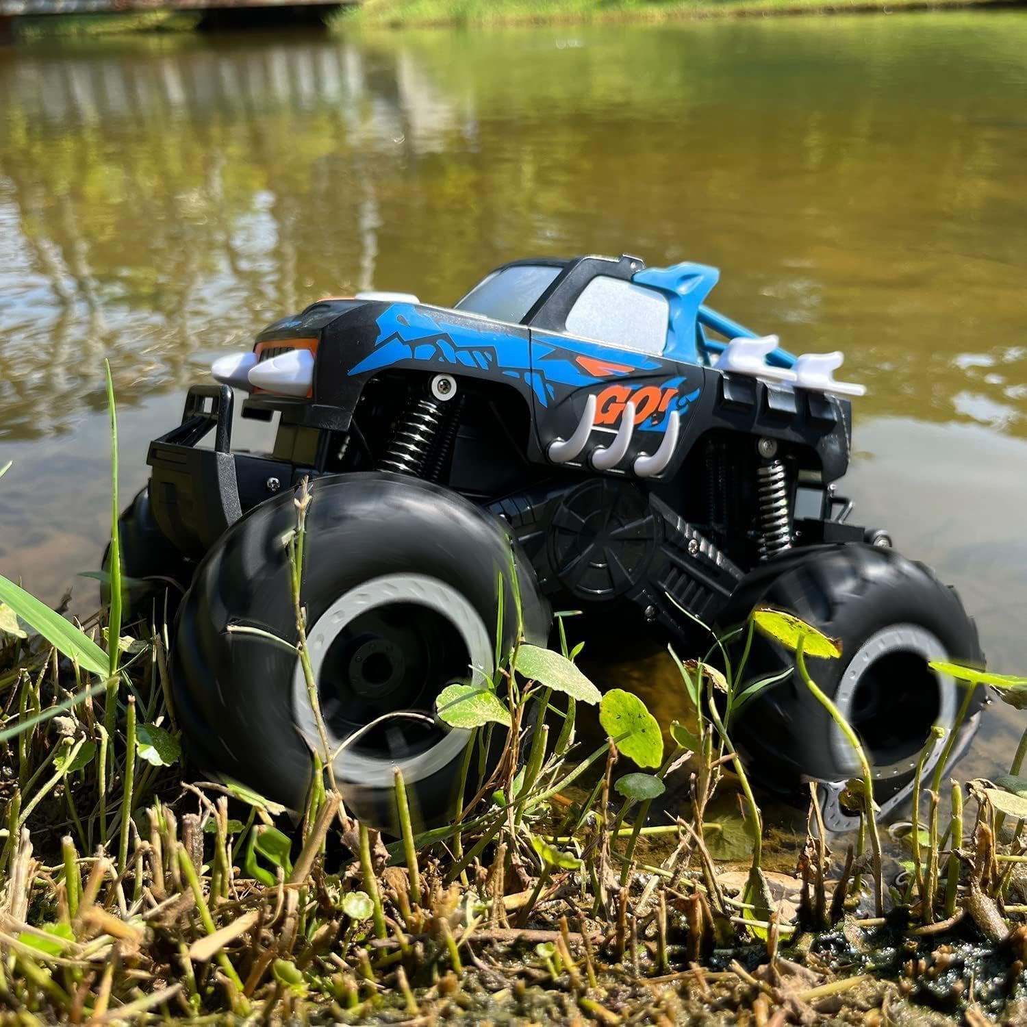 Threeking 1:16 Waterproof Monster Truck Toys RC Cars Amphibious Remote Control Car Trucks 4WD All Terrain Off-Road Pickup Toy for 6 7 8 9 10 11 12 Year Old Boys Girls Kids Gifts Presents