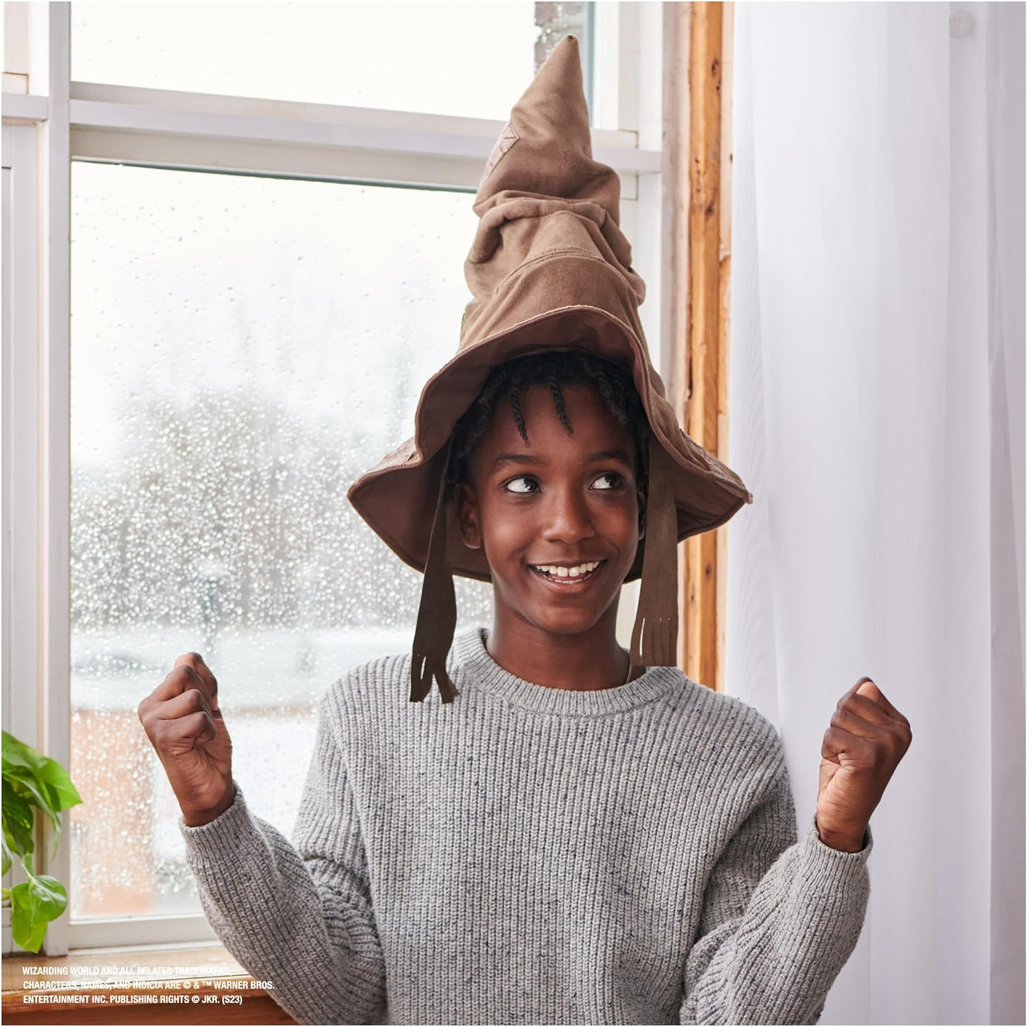 Wizarding World, Talking Sorting Hat with 15 Phrases for Harry Potter Pretend Play, Kids&rsquo; Toys for Aged 5 and Up image number 2