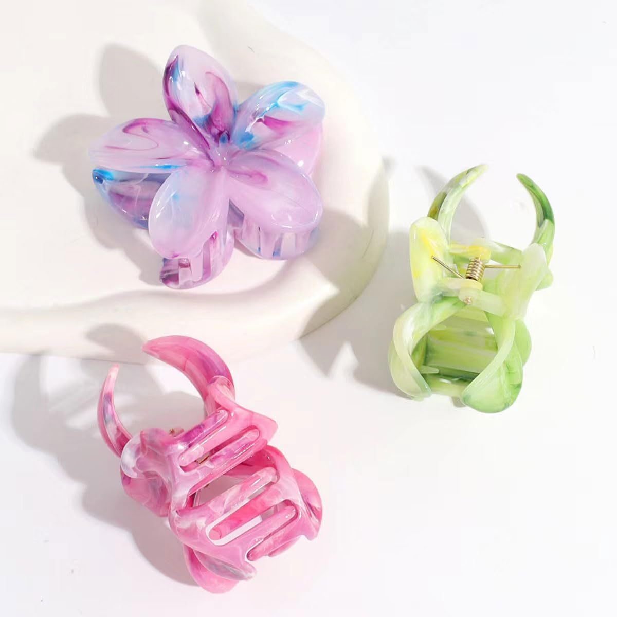 Jushion Pack of 4 Flower Hair Clips, Hawaiian Flower Hair Clip, Non-Slip Acrylic Hair Clip, Egg Flower Hair Claw Clips, Hair Accessories for Women Girls (Colour1) image number 5