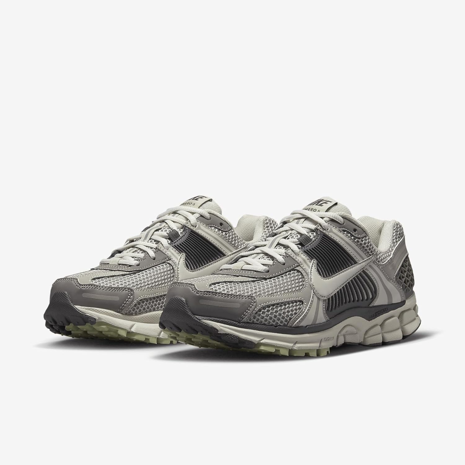 Nike Zoom Vomero 5 Women'S Shoes (FB8825-001, Cobblestone/Light Bone/Medium Ash/Light Bone) image number 2