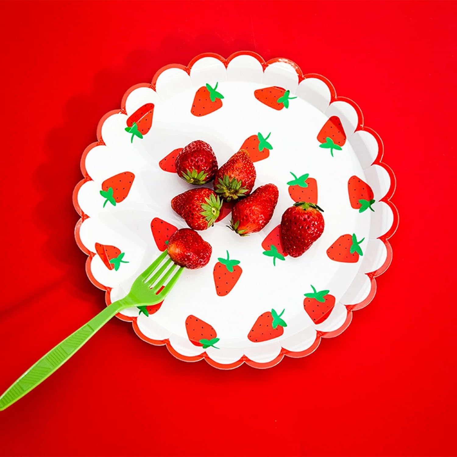 Maitianguyou 40 Count Disposable Strawberry Birthday Decorations,Paper Plates Strawberry Decorations Party Supplies for Appetizer,Picnic,Baby Shower,Barbecue,Wine Party Supplies(Strawberry2#,7 Inch) image number 3