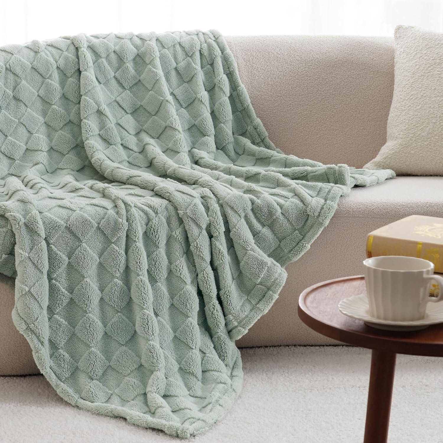 Fleece Throw Blanket for Sofa - Soft Checkered Single Blankets for Women, Fluffy Cosy Warm Blanket for Bed (Sage Green, Queen) image number 4