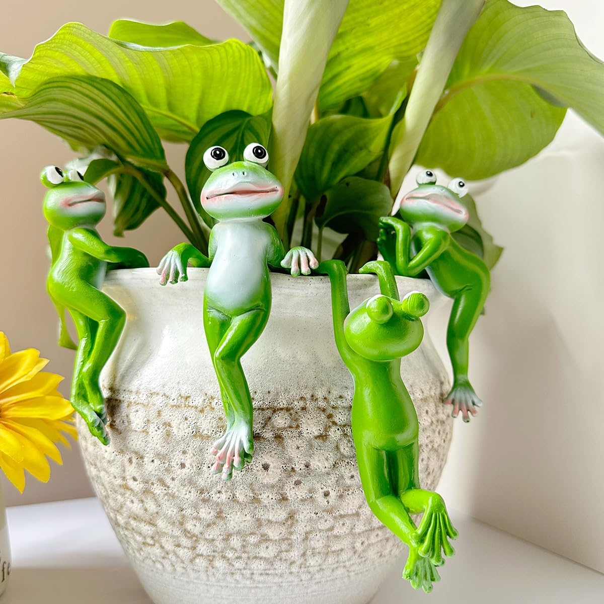 JARPSIRY Cute Climbing Frog Figurines Flower Pot Hugger Resin Hanging Frog Sculpture Outdoor Statue Plant Pot Decorations for Home Garden Fence Balcony Patio Lawn Yard Ornaments (Back) image number 2