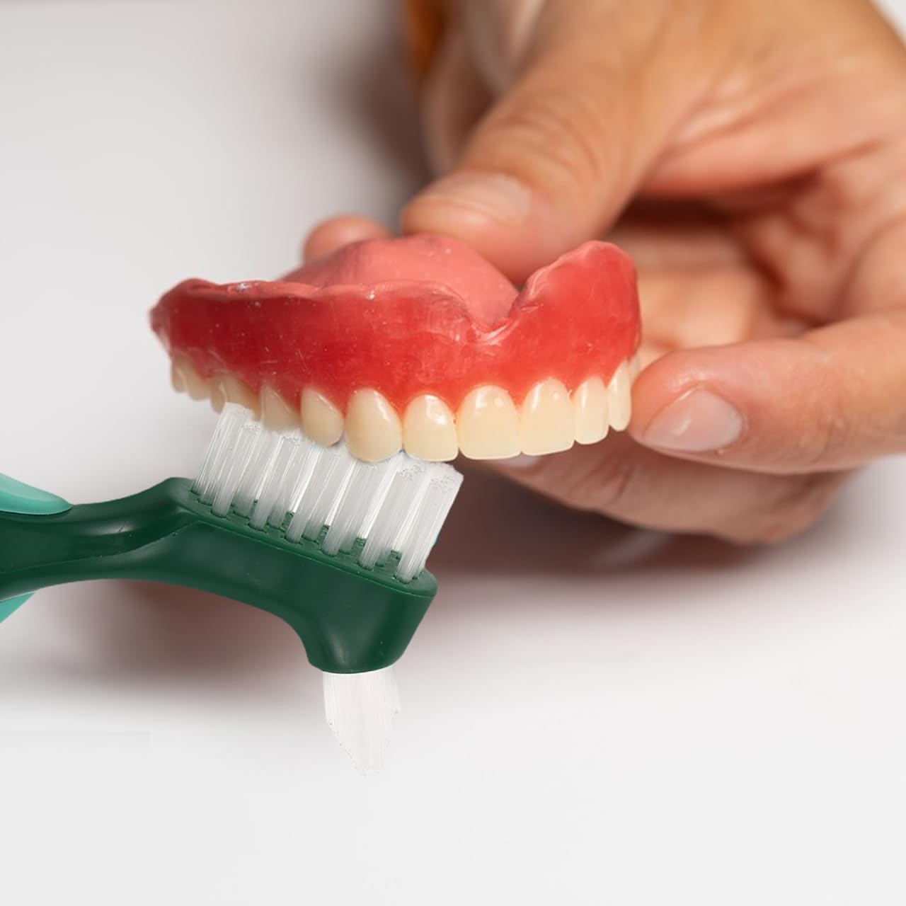 FOMIYES 2Pcs Dual Head False Teeth Brush with Hard Nylon Bristles Ergonomic Non Slip Handle for Effective Denture Cleaning and Stain Removal Portable Oral Care Tool image number 2