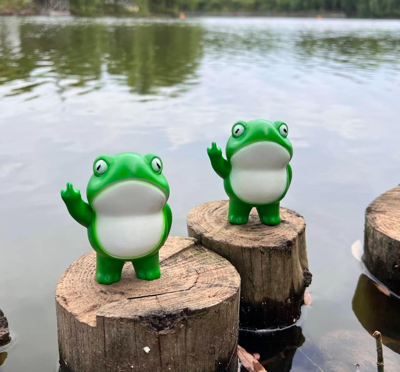 Jxueych Rebellious Frog Figurine, Garden Statue, 3.3 Inch Tall, Cute Mini for Fairy Garden Decor, Happy Outdoor Table Decoration - Frog image number 6