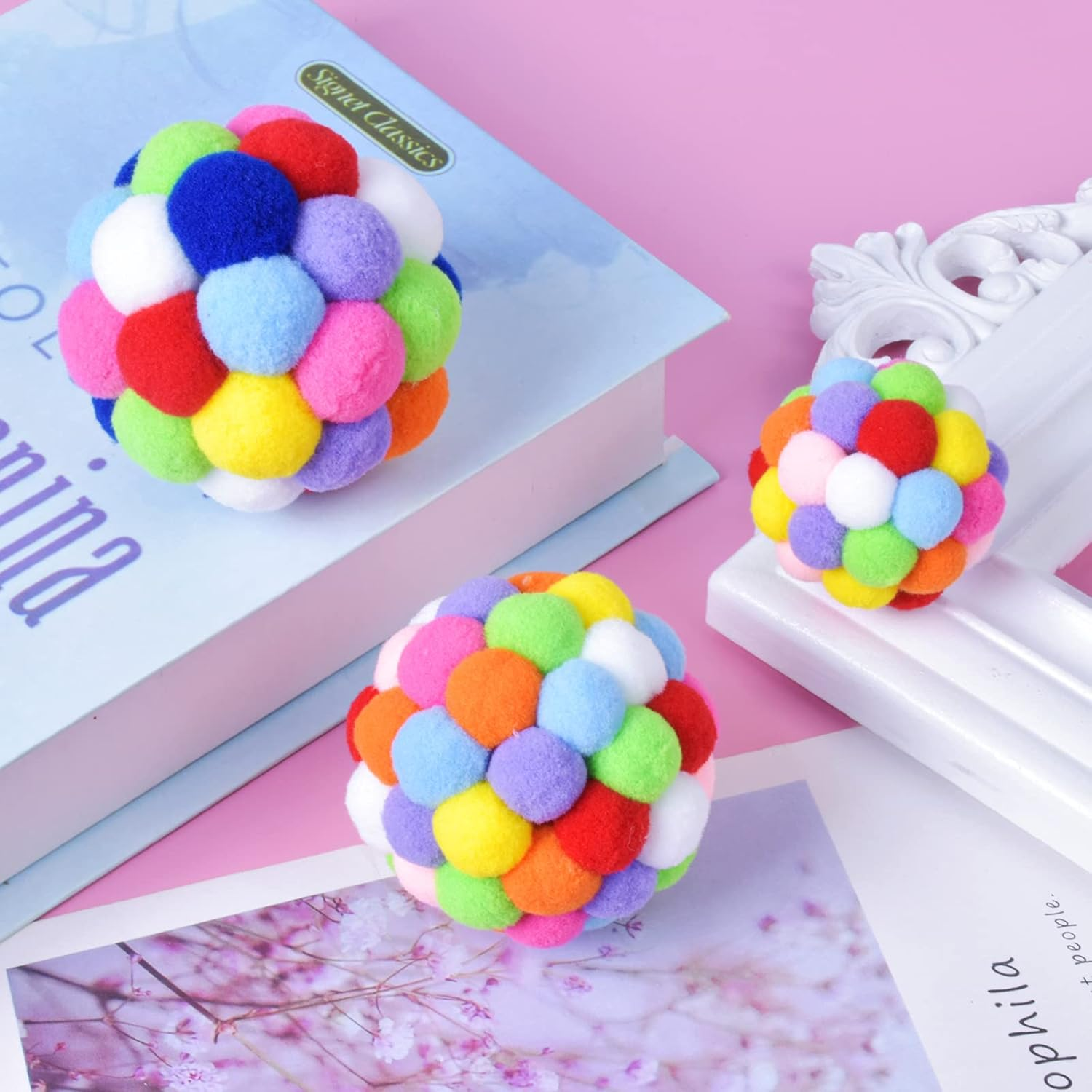 Ehuihuan Colourful Plush Balls Cat Toy, Interactive Cat Toy Ball with Bell, Set of 3 Colourful Cat Balls for Kittens, Cat Toys for Cats and Kittens, Game and Fun, L, M, S image number 4