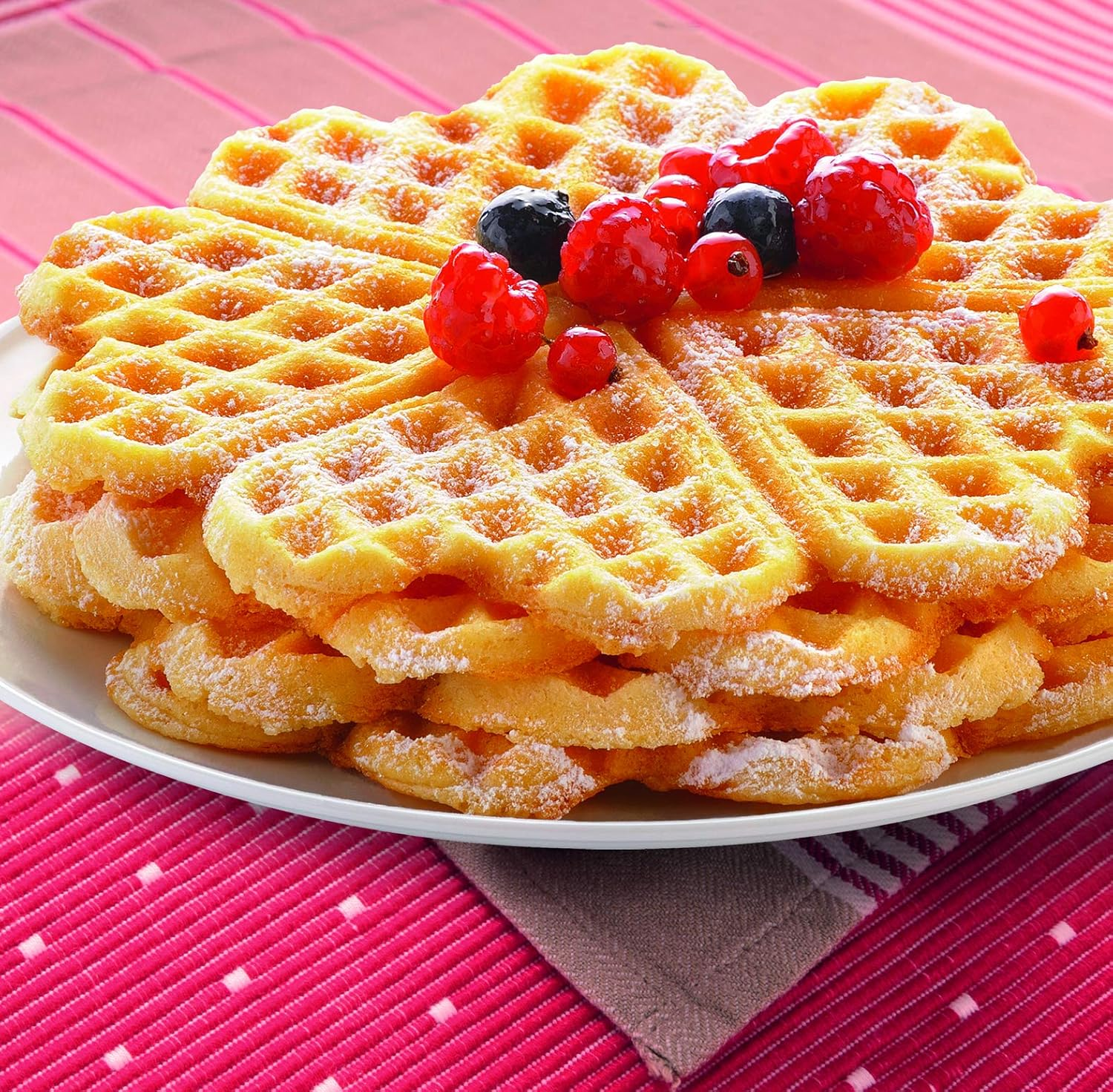 Tefal Heart Waffle Iron WM310D Waffle Maker for Heart-Shaped Waffles Continuous Temperature Control Browning as Desired Non-Stick Plates Dough Catcher Black 1000 W