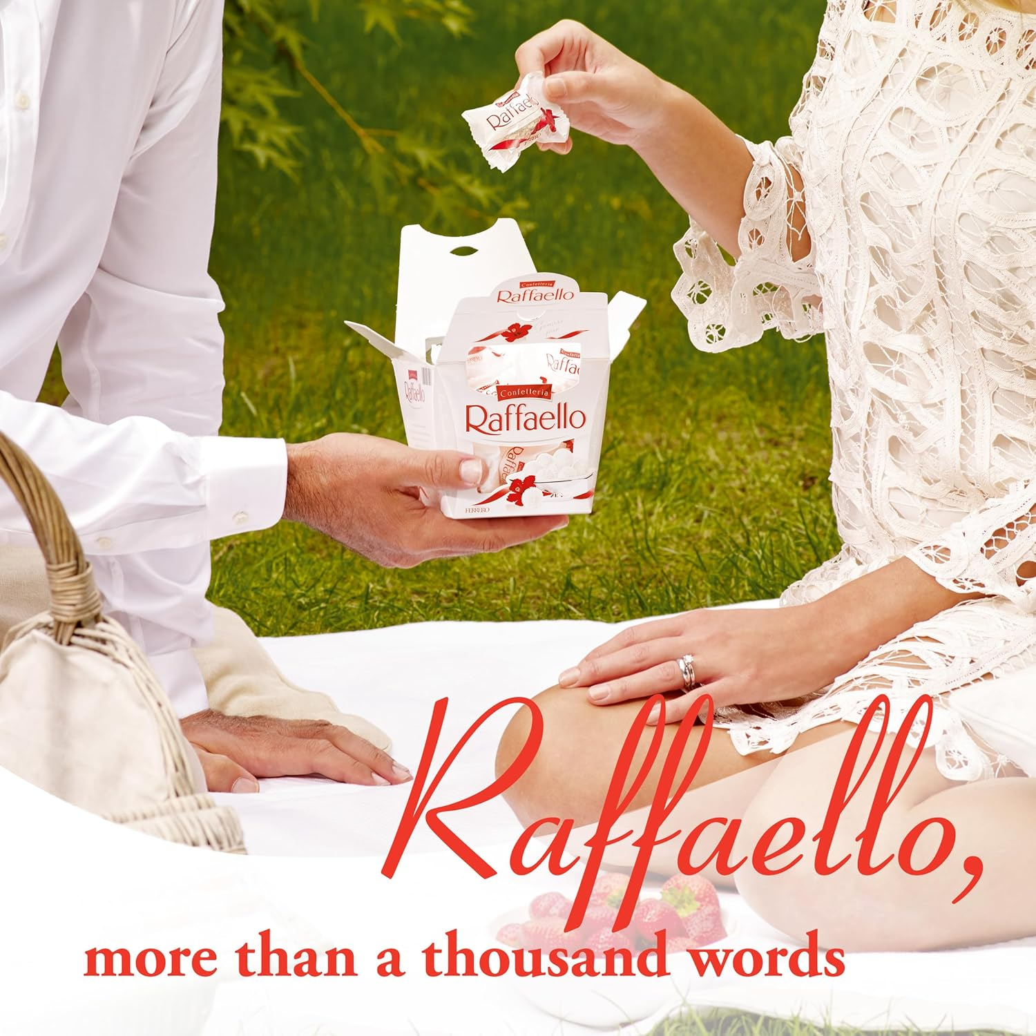 Raffaello Coconut & Almond White Chocolate Gift Box, Pack of 15 Pieces (150G) image number 1