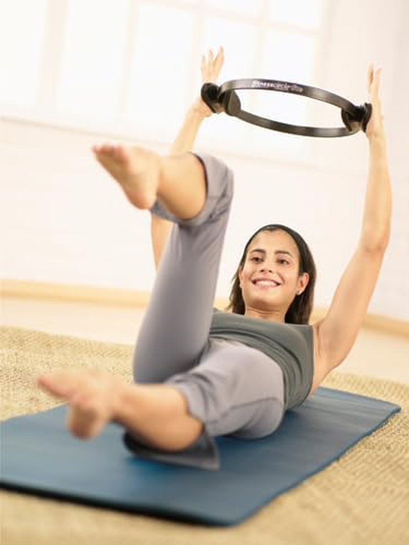 STOTT PILATES Fitness Circle Lite (Black), 14 Inch / 35.5 Cm image number 2
