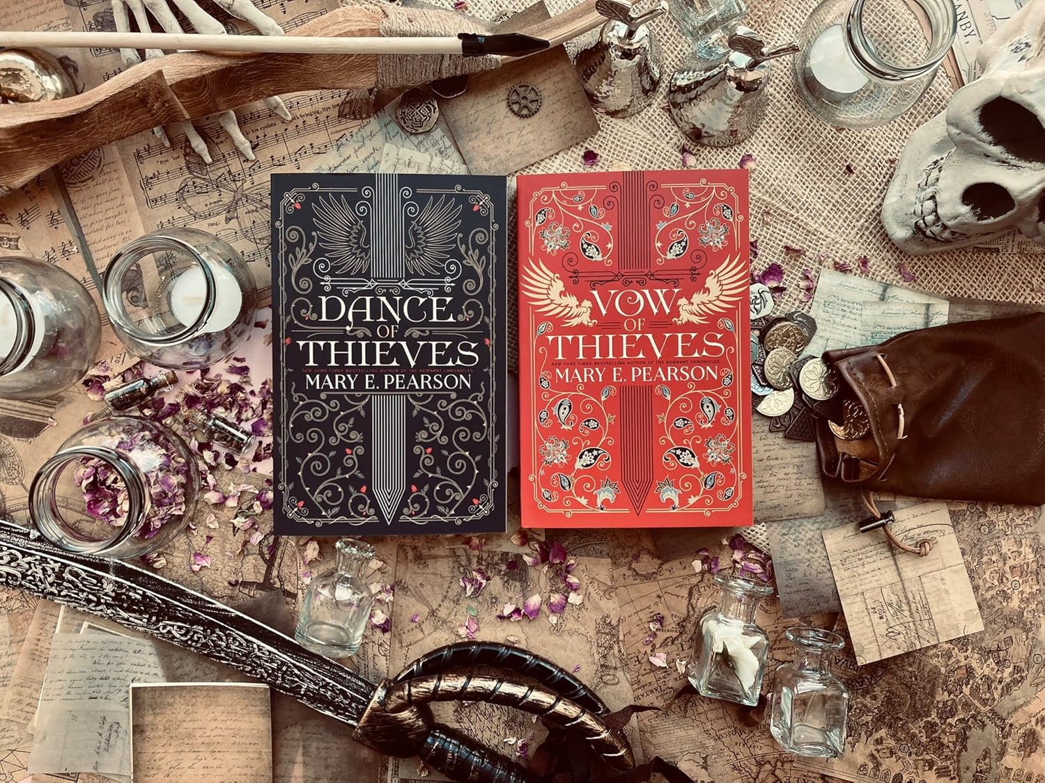Dance of Thieves: the Sensational Young Adult Fantasy from a New York Times Bestselling Author image number 2