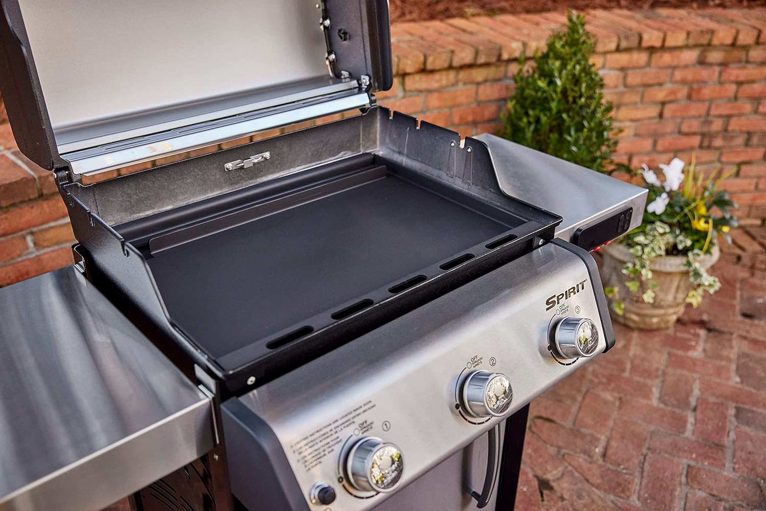 Weber Full Size Rectangular Griddle, Spirit 300 Series, Carbon Steel, Black image number 3