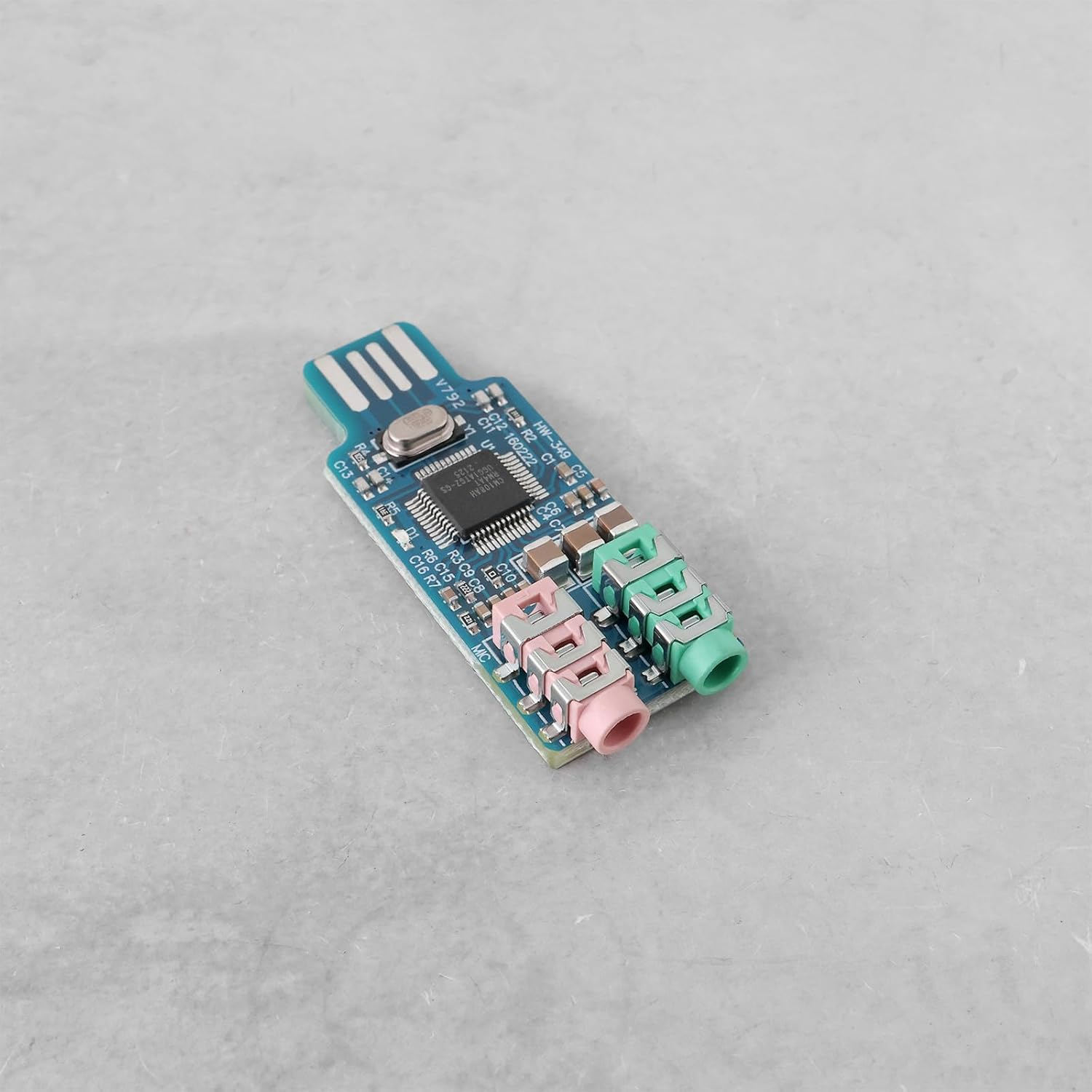 Emagtech 2Pcs CM108 USB Sound Card Chip Drive Free Sound Card Convenient Stereo External Crystal Sound Card for Laptop Computer 49X19X8Mm image number 3