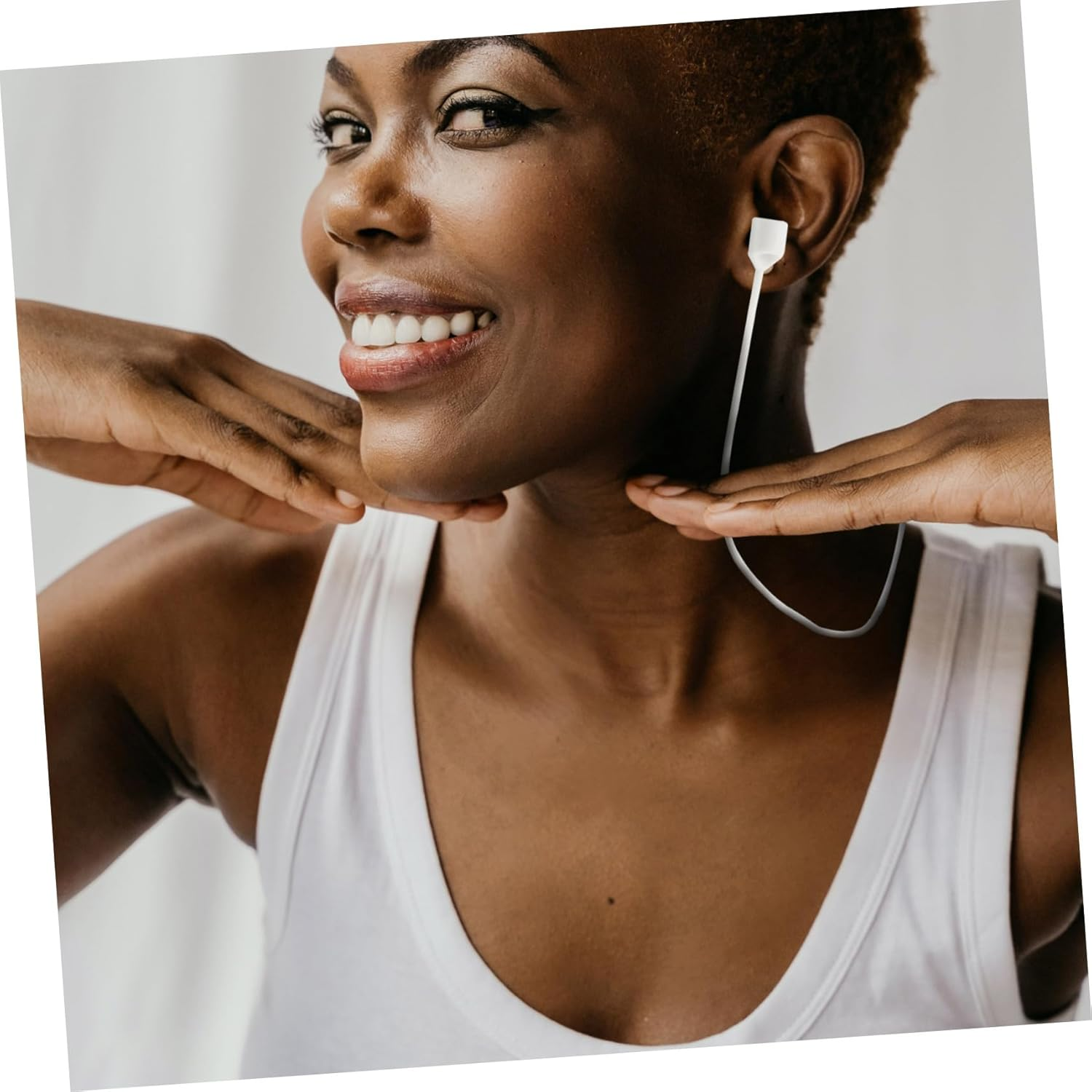 KALLORY 4Pcs Wireless Headset Lanyard Anti-Lost Magnet Strap for True Wireless Earbuds, 70Cm Silicone Earphone Rope with Magnetic Fixation, Suitable for Wireless Earbuds, Black White image number 5