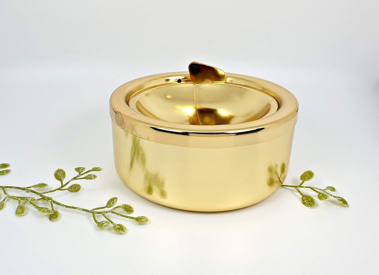 Gold Classic Metal Ashtray with a Lid for Cigarettes - Windproof Outdoor Ashtrays Can Patio Outdoor Indoor Decorative Fancy Ash Tray - Gold image number 4