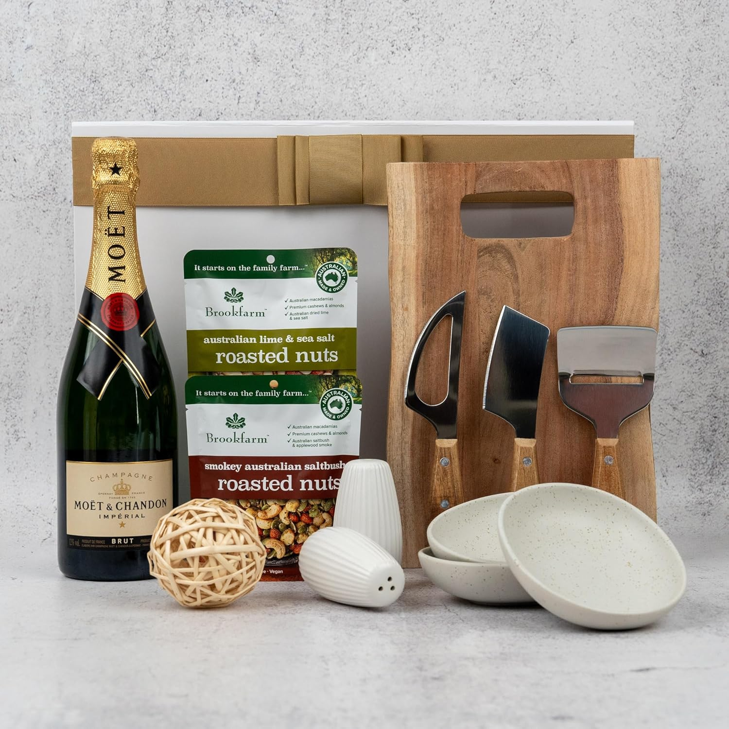 Shiraz Indulgence Gift Hamper - Aussie Gifting Ideas for Birthdays, Christmas, Mothers Day, Anniversaries - Includes Shiraz Premium Wines and Elegant Dining Essentials (Popular White Wine)