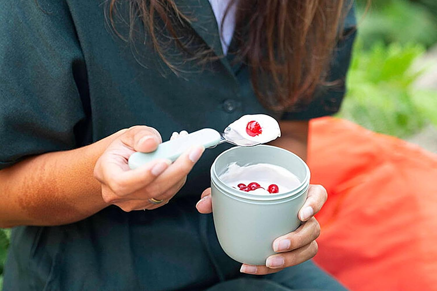 Mepal Overnight Oat Jar - Mini - Practical Yoghurt Cup & Muesli Cup - Separate Compartments for Yoghurt & Muesli - Suitable for Freezer, Microwave & Dishwasher - 300 Ml + 120 Ml - Vivid Blue image number 5